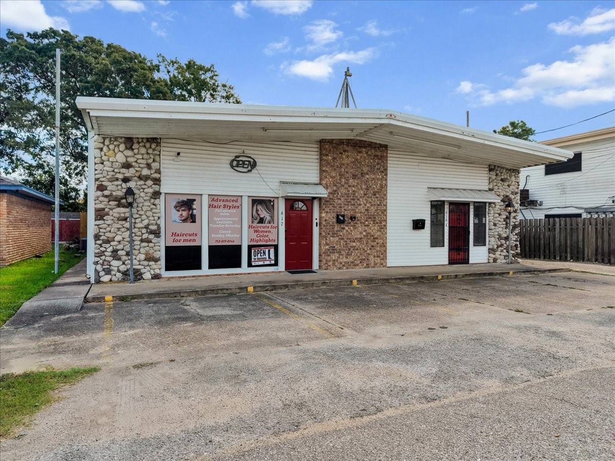 619 Dula Street Property Photo 33