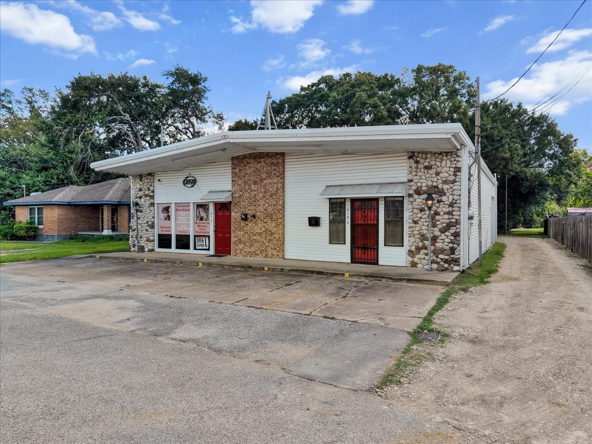 619 Dula Street Property Photo 34