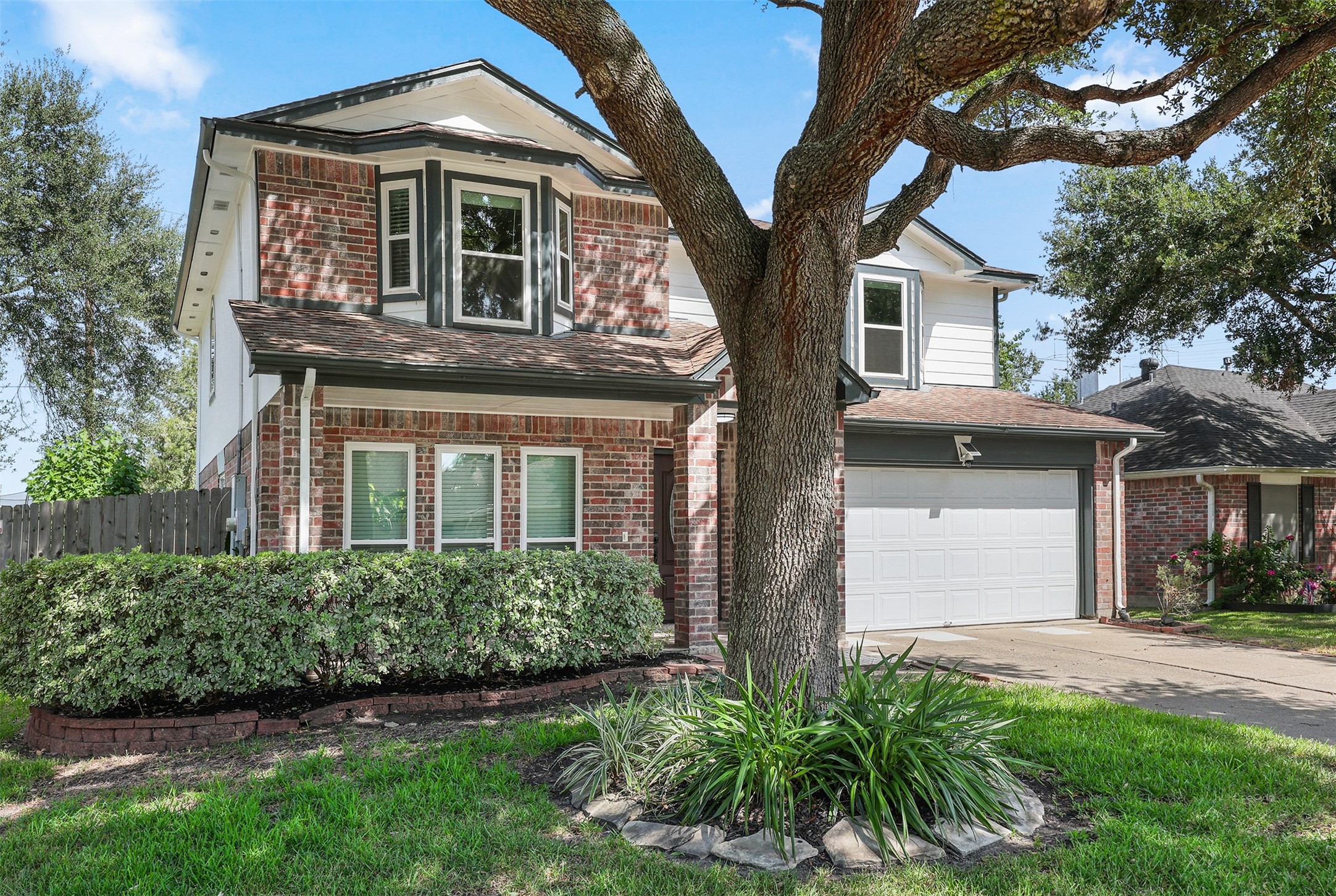 602 Oak Briar Drive Property Photo 2