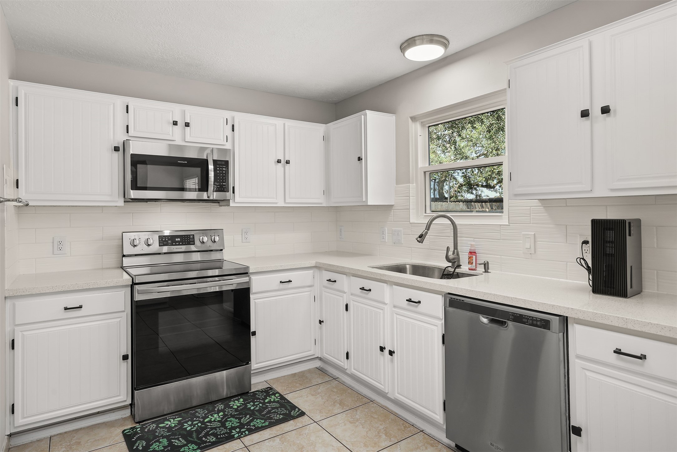 602 Oak Briar Drive Property Photo 8