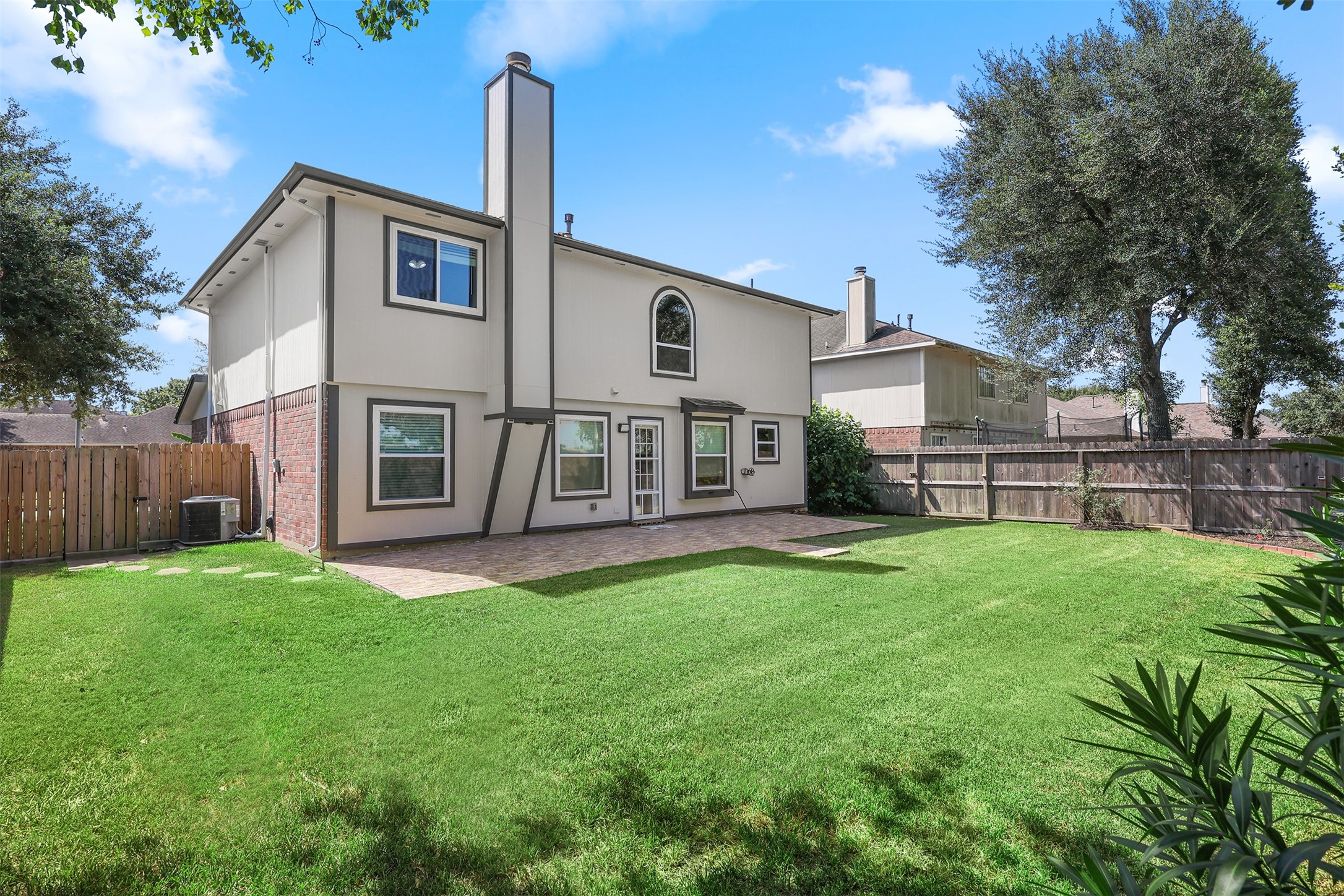 602 Oak Briar Drive Property Photo 18