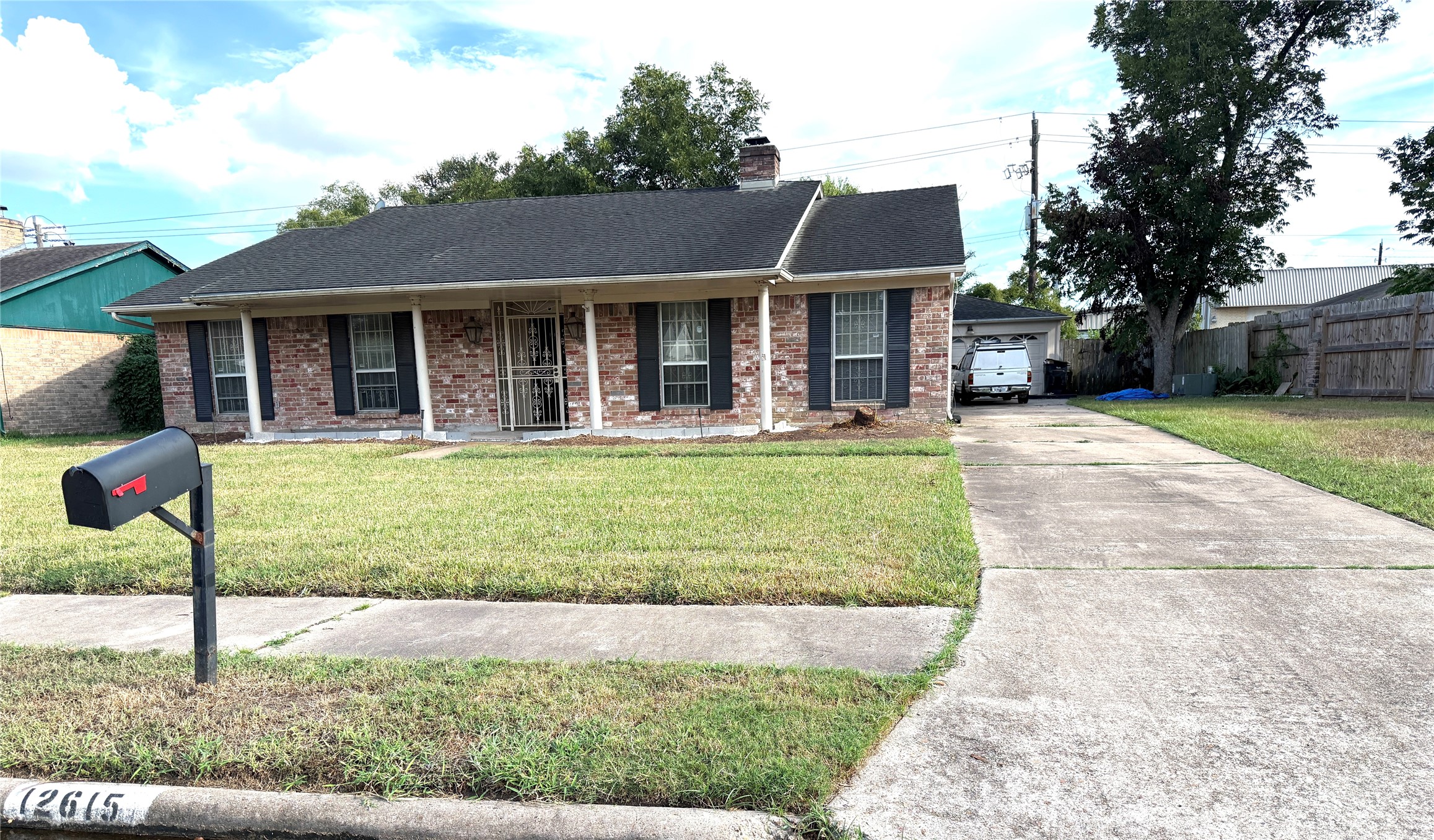12615 Shannon Hills Drive Property Photo 4