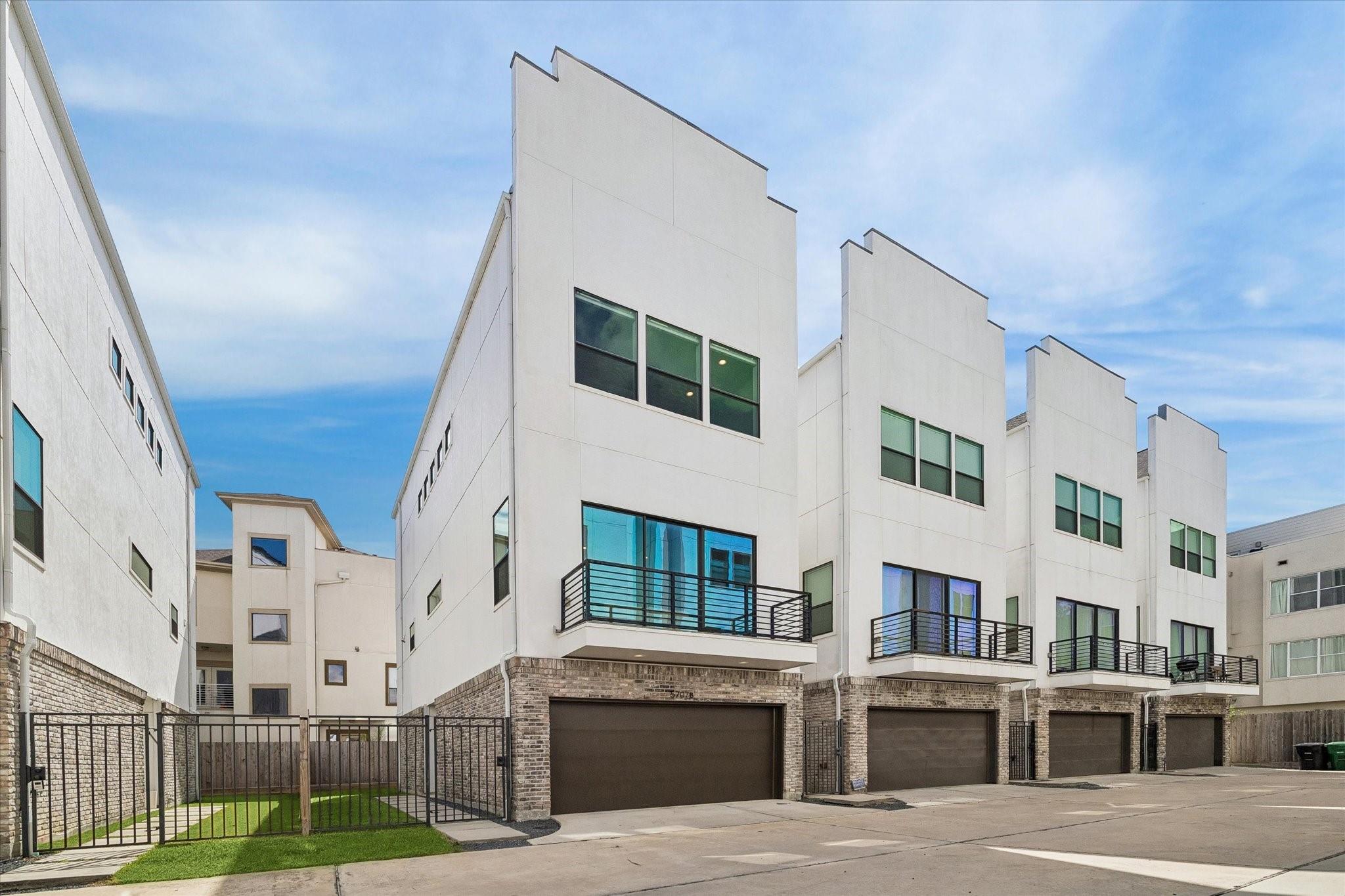 5707 Larkin Street # B, Houston TX 77007 Property Photo 1