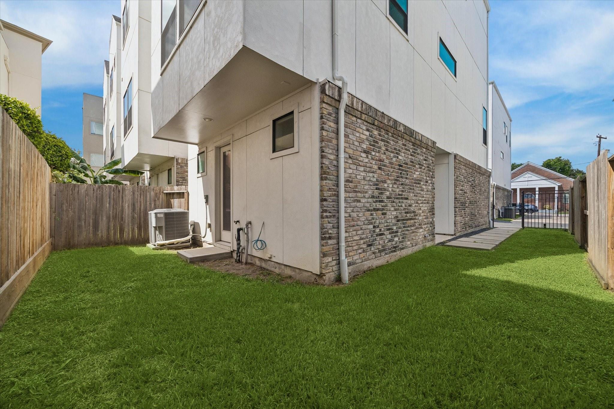 5707 Larkin Street # B, Houston Tx 77007 Property Photo 2
