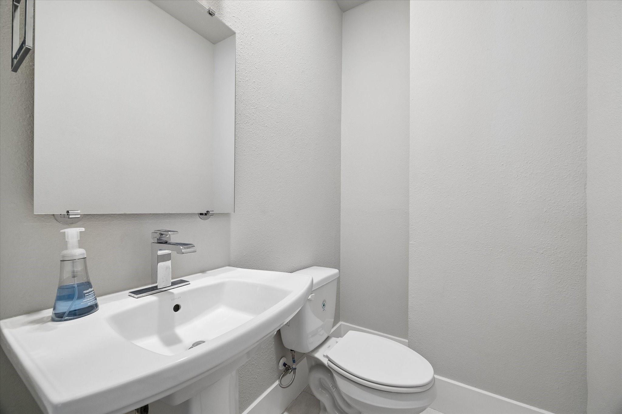 5707 Larkin Street B Property Photo 14