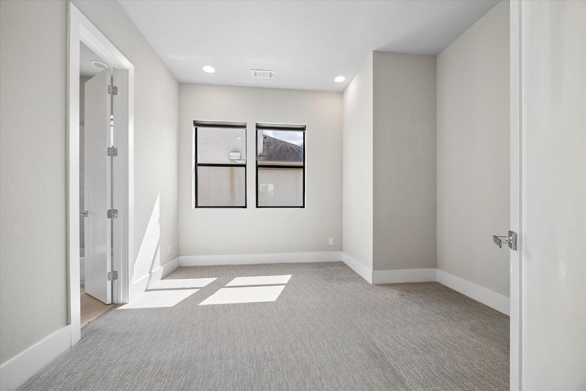 5707 Larkin Street B Property Photo 22