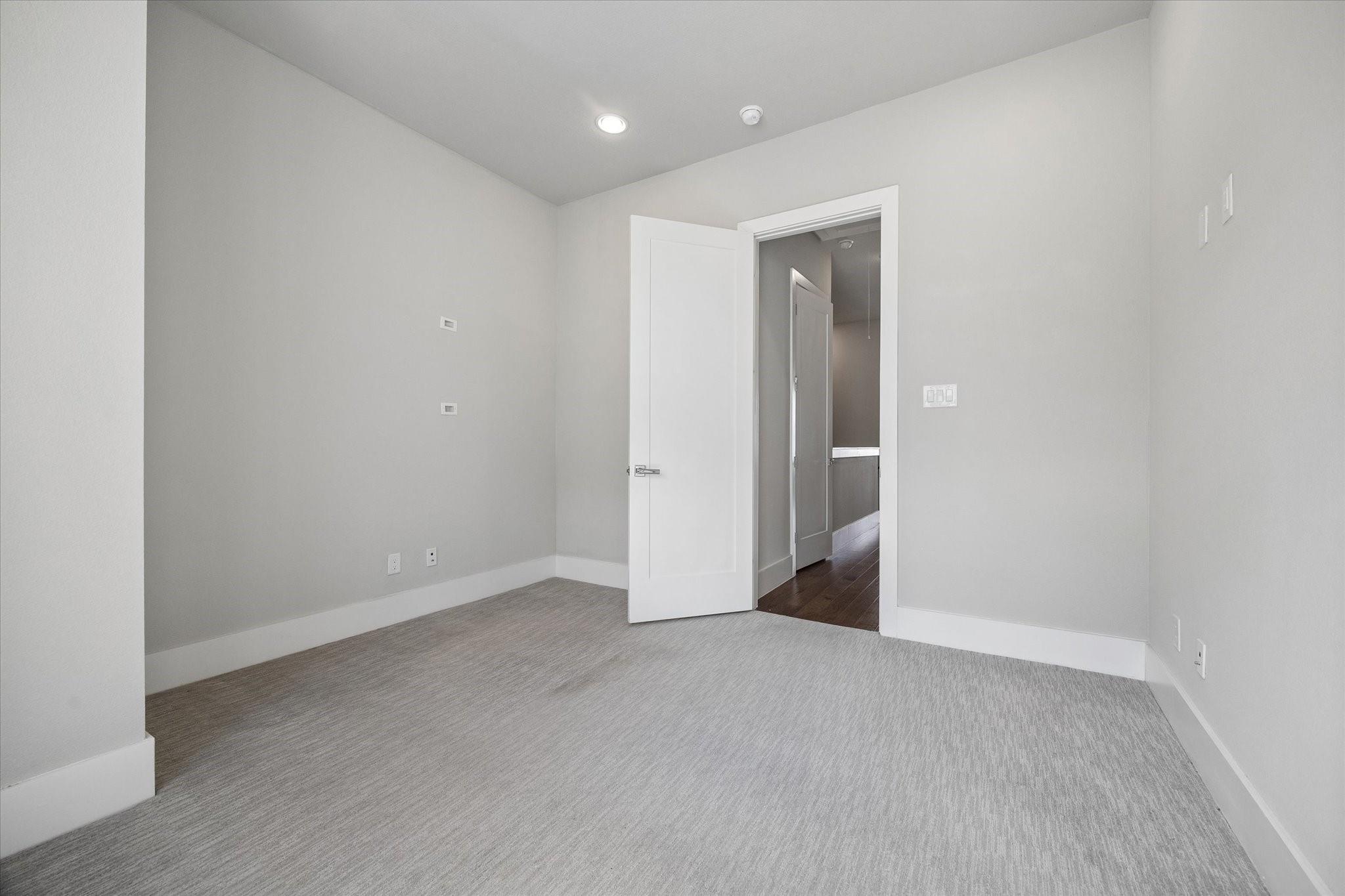 5707 Larkin Street B Property Photo 23