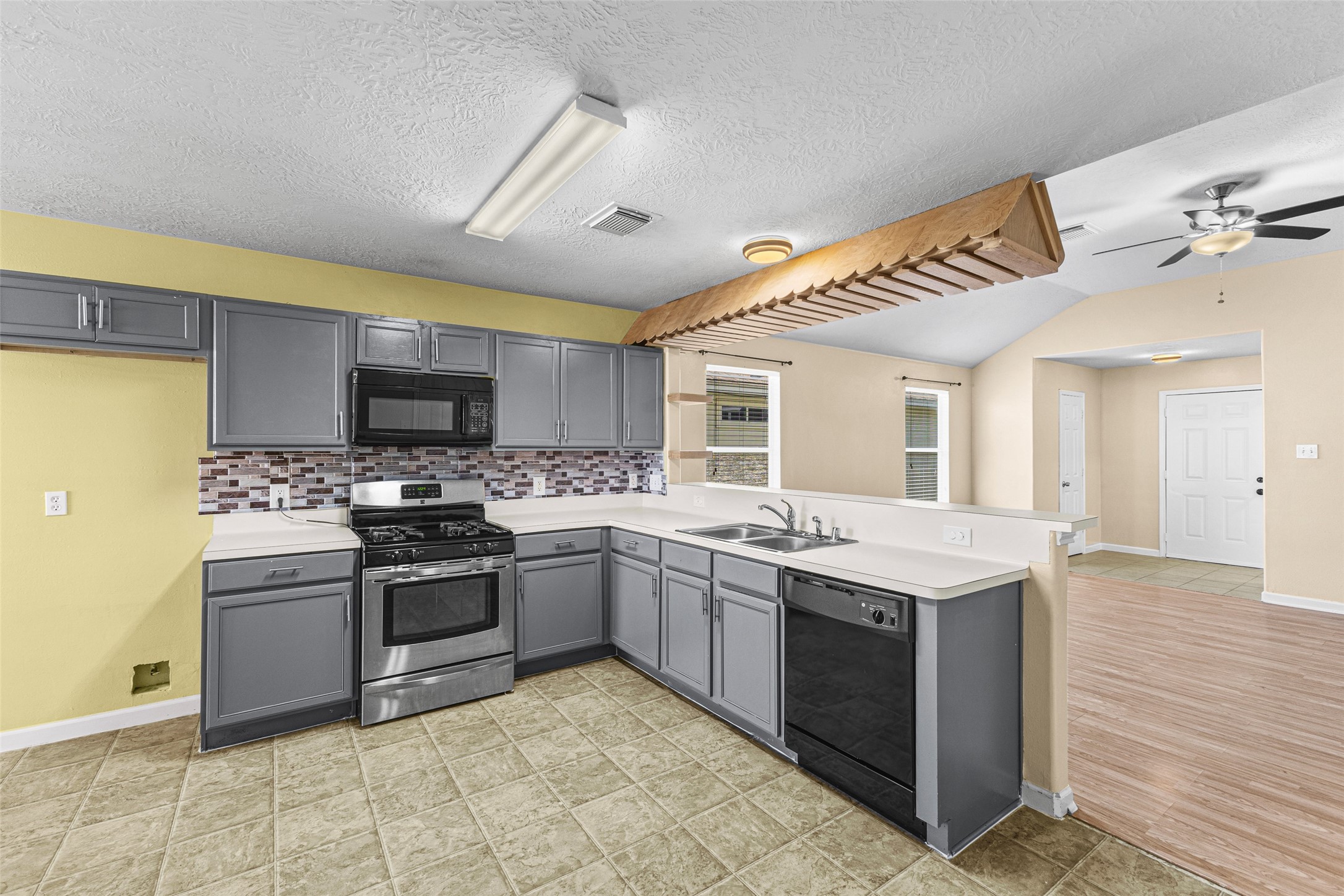 8538 Doskocil Drive Property Photo 10