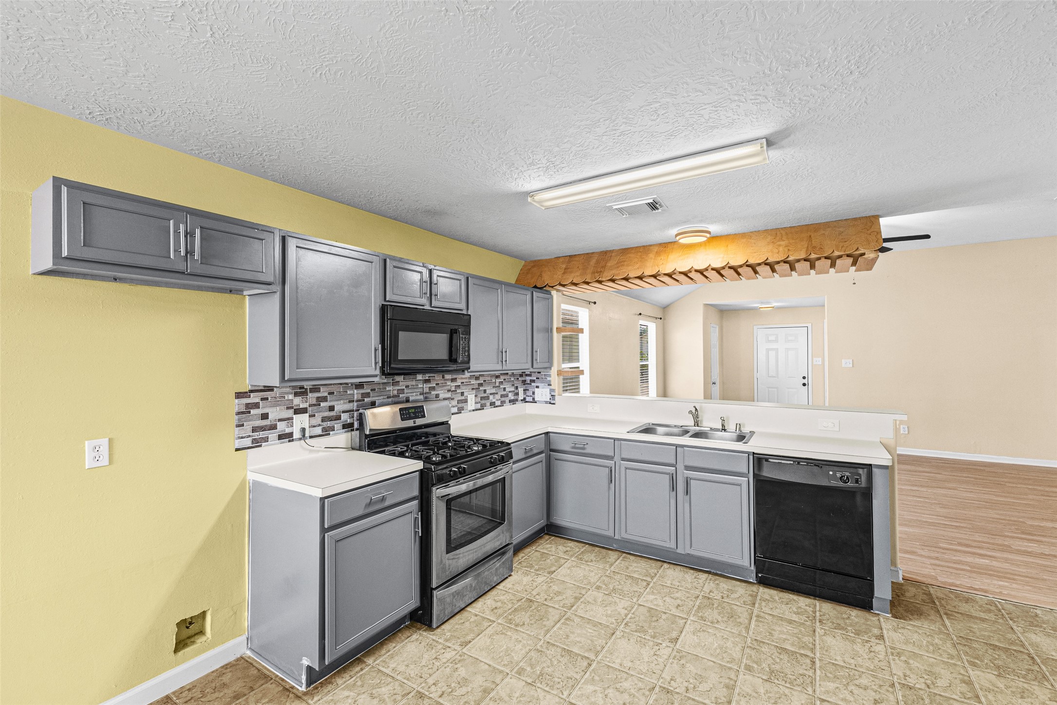 8538 Doskocil Drive Property Photo 12