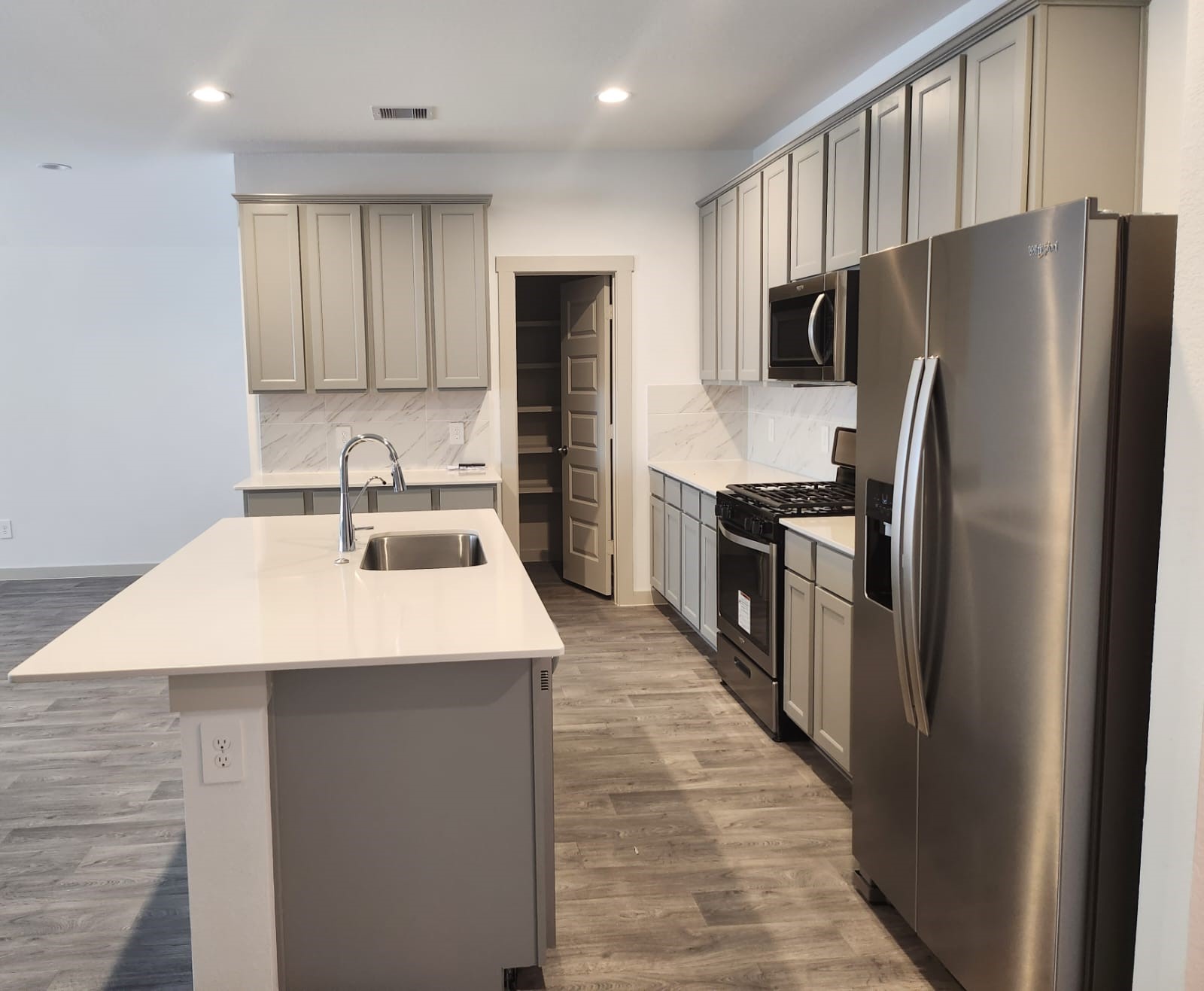 7106 Marina Heights Way Property Photo 4