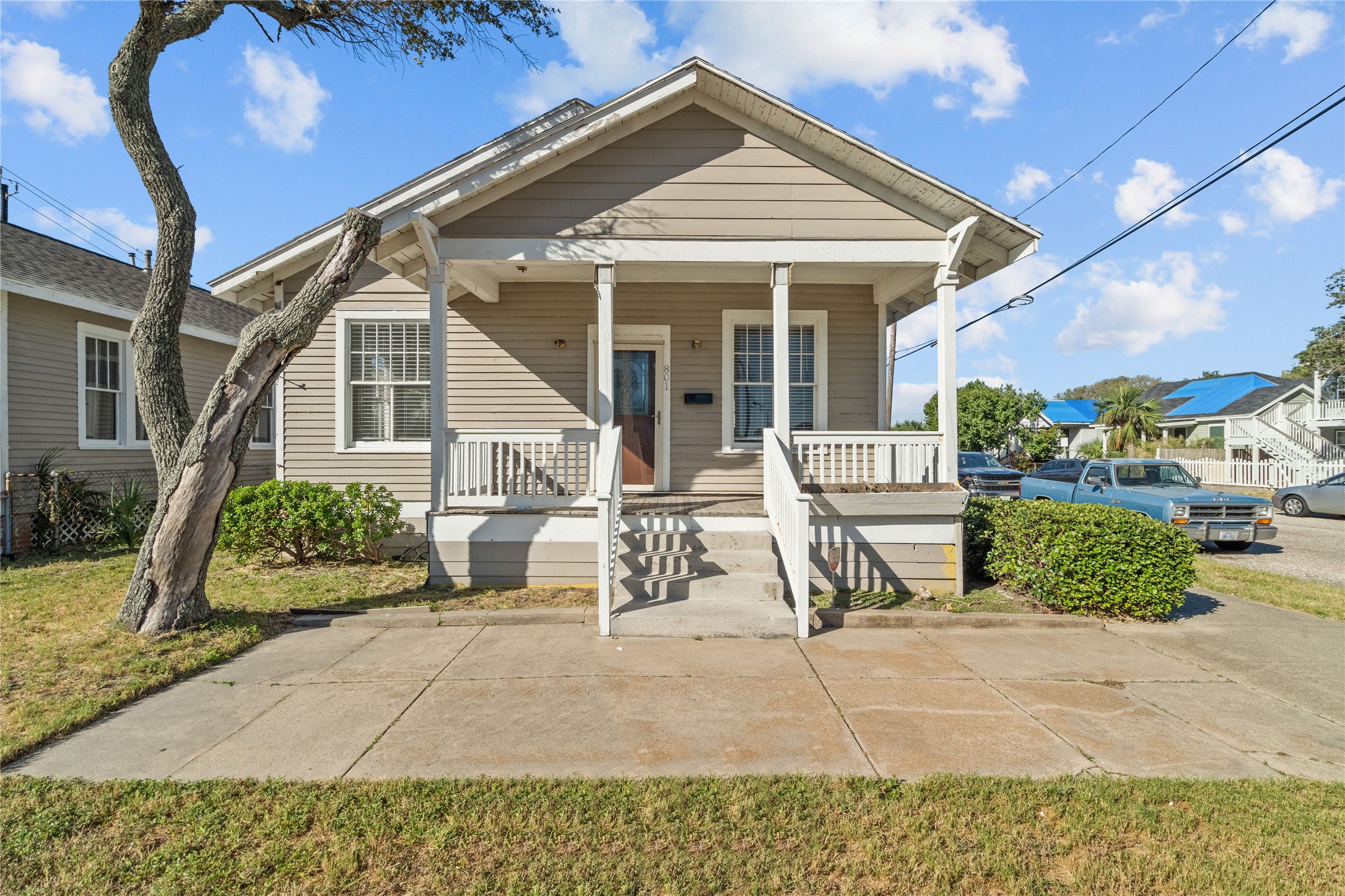 801 University Boulevard Property Photo 1