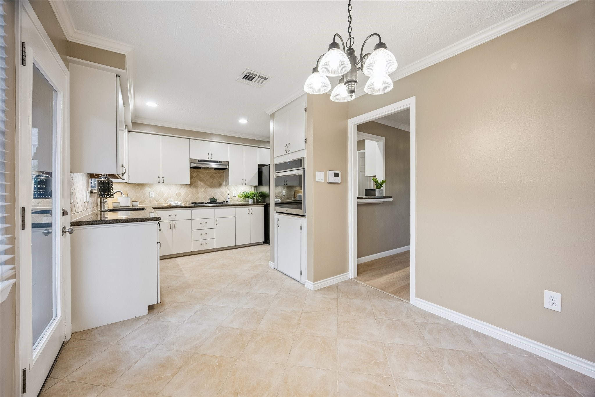8122 Waynemer Way Property Photo 11