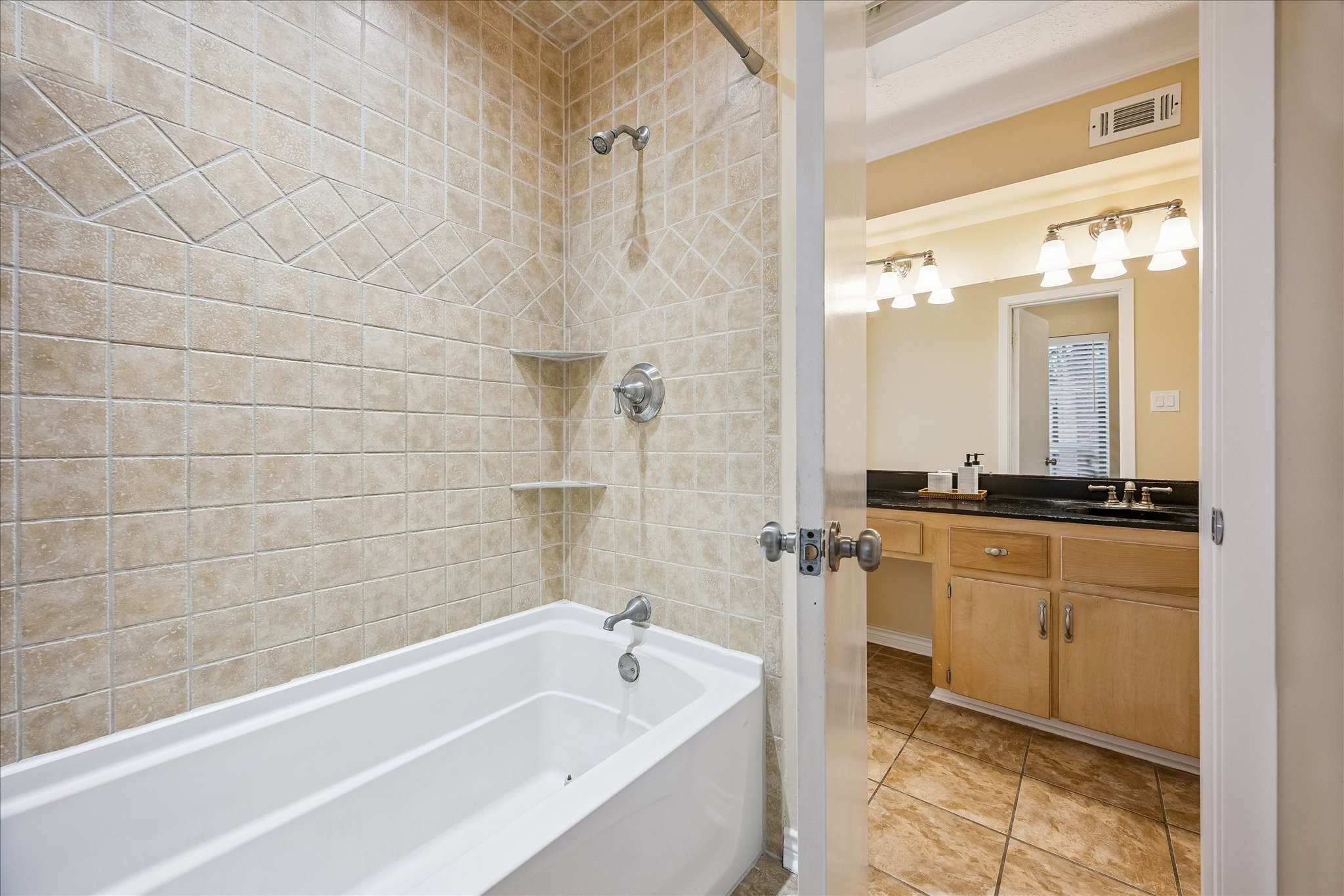 8122 Waynemer Way Property Photo 21