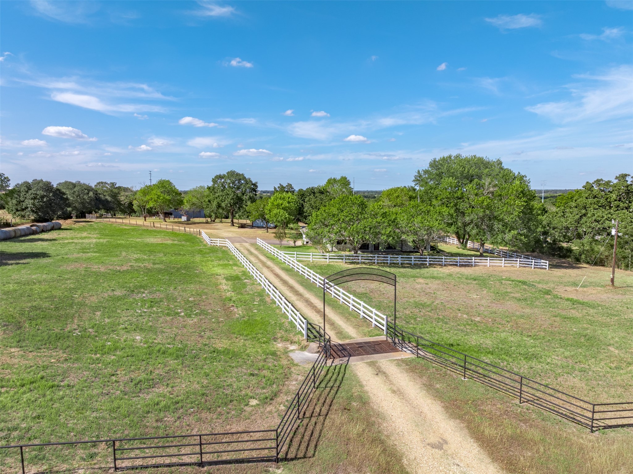 6700 Fm 332 Property Photo 1