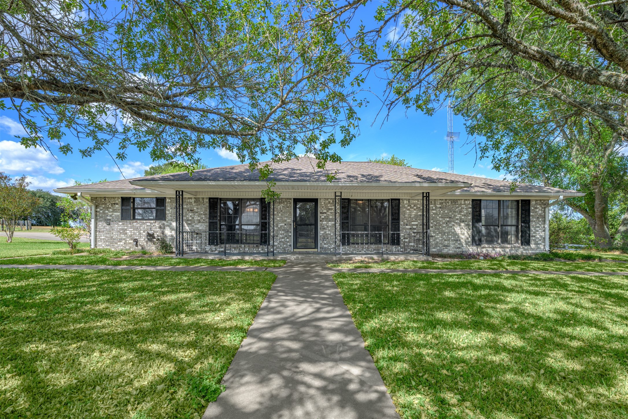 6700 Fm 332 Property Photo 3