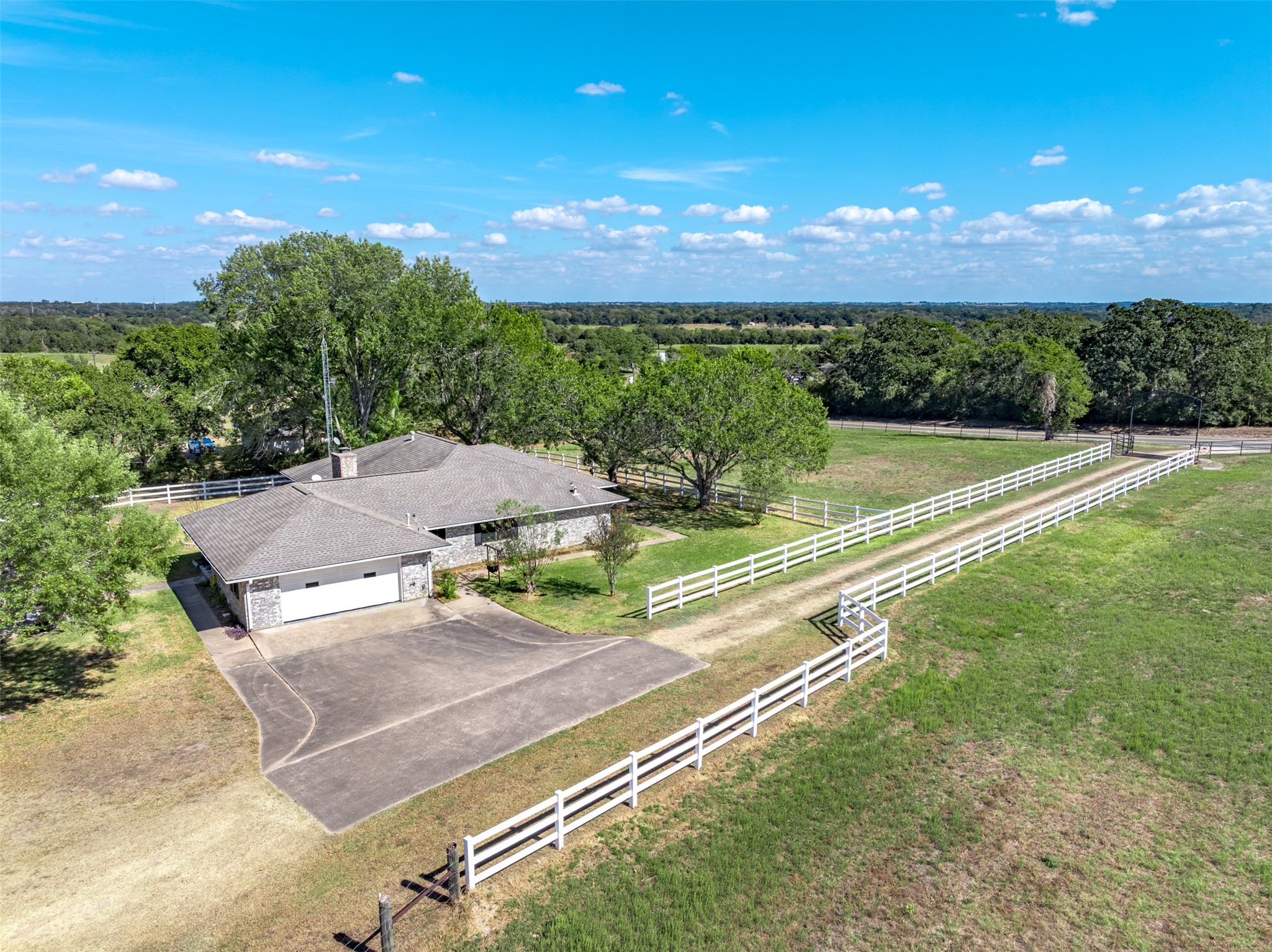 6700 Fm 332 Property Photo 9