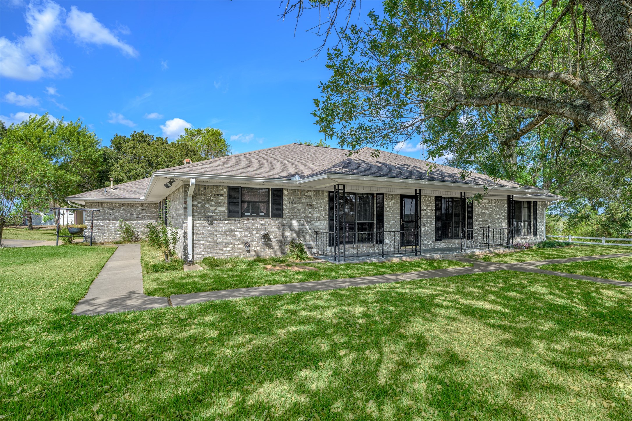 6700 Fm 332 Property Photo 11