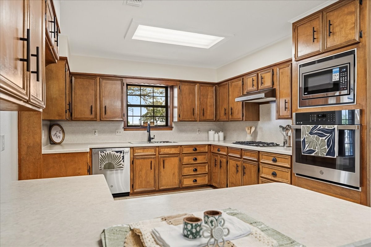 6700 Fm 332 Property Photo 17