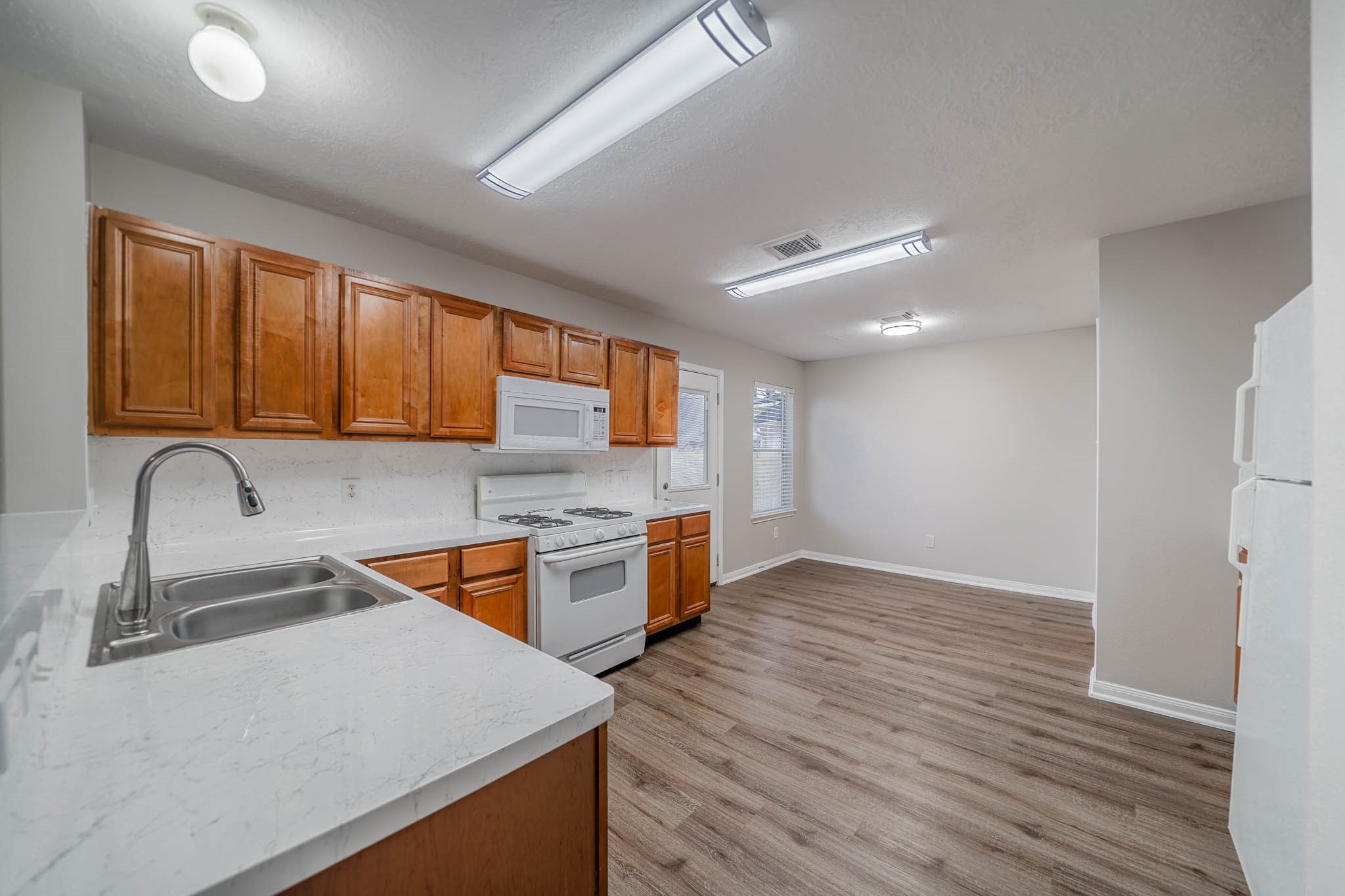 121 Rodeo Drive Property Photo 8