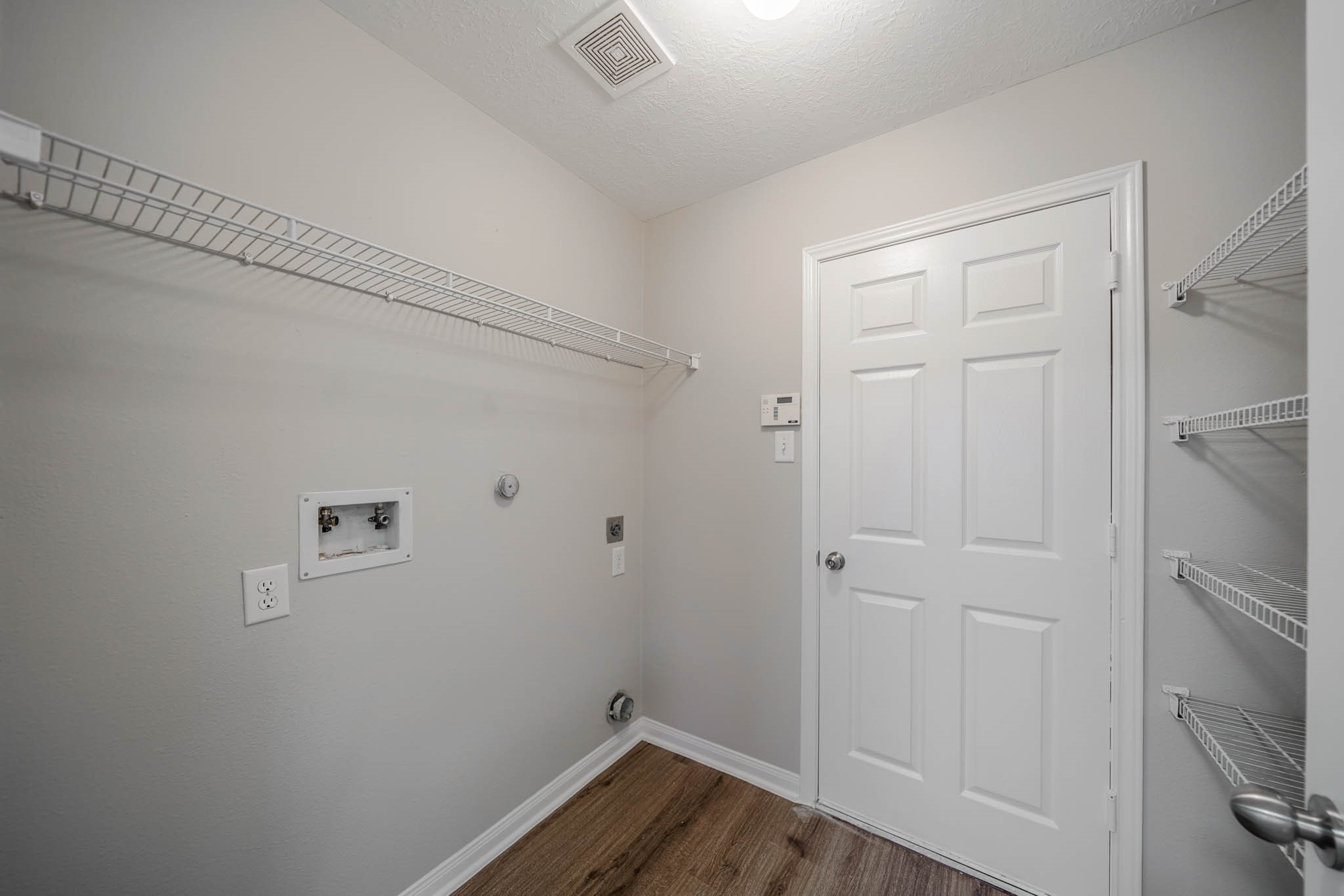 121 Rodeo Drive Property Photo 10