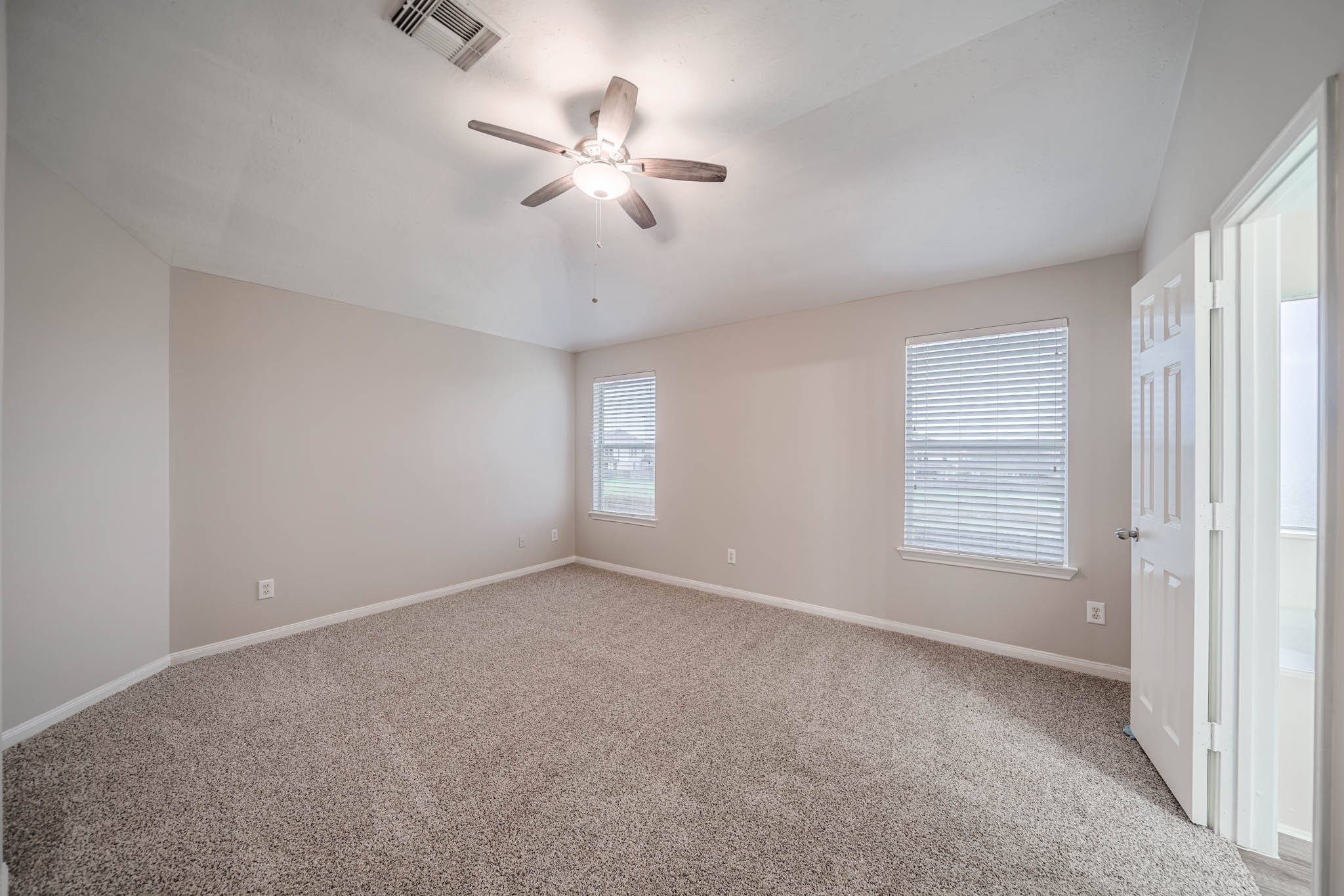 121 Rodeo Drive Property Photo 12