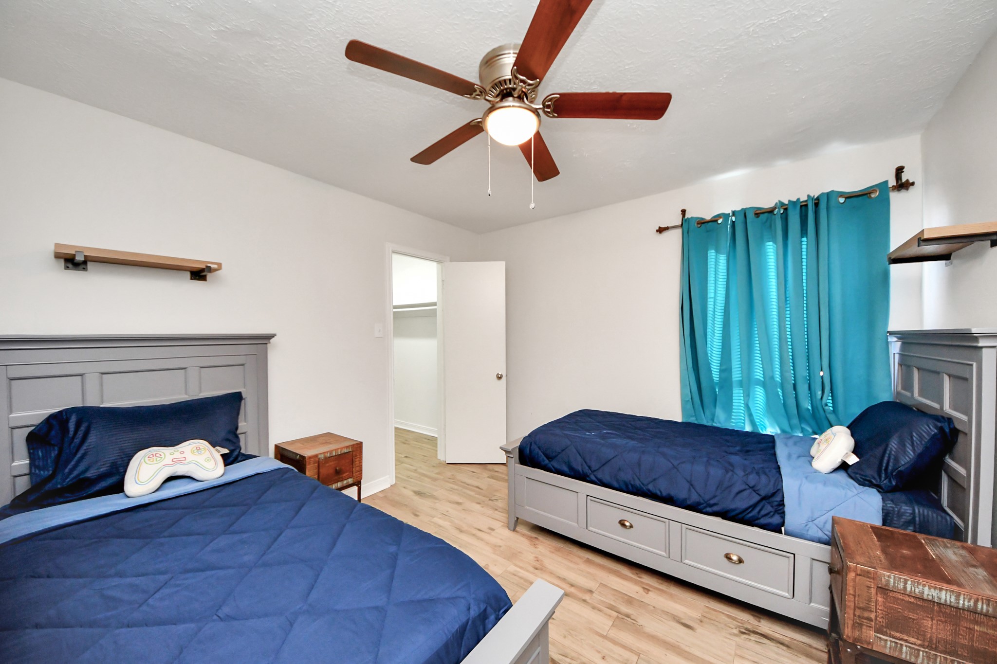 15715 Creekhaven Drive Property Photo 12
