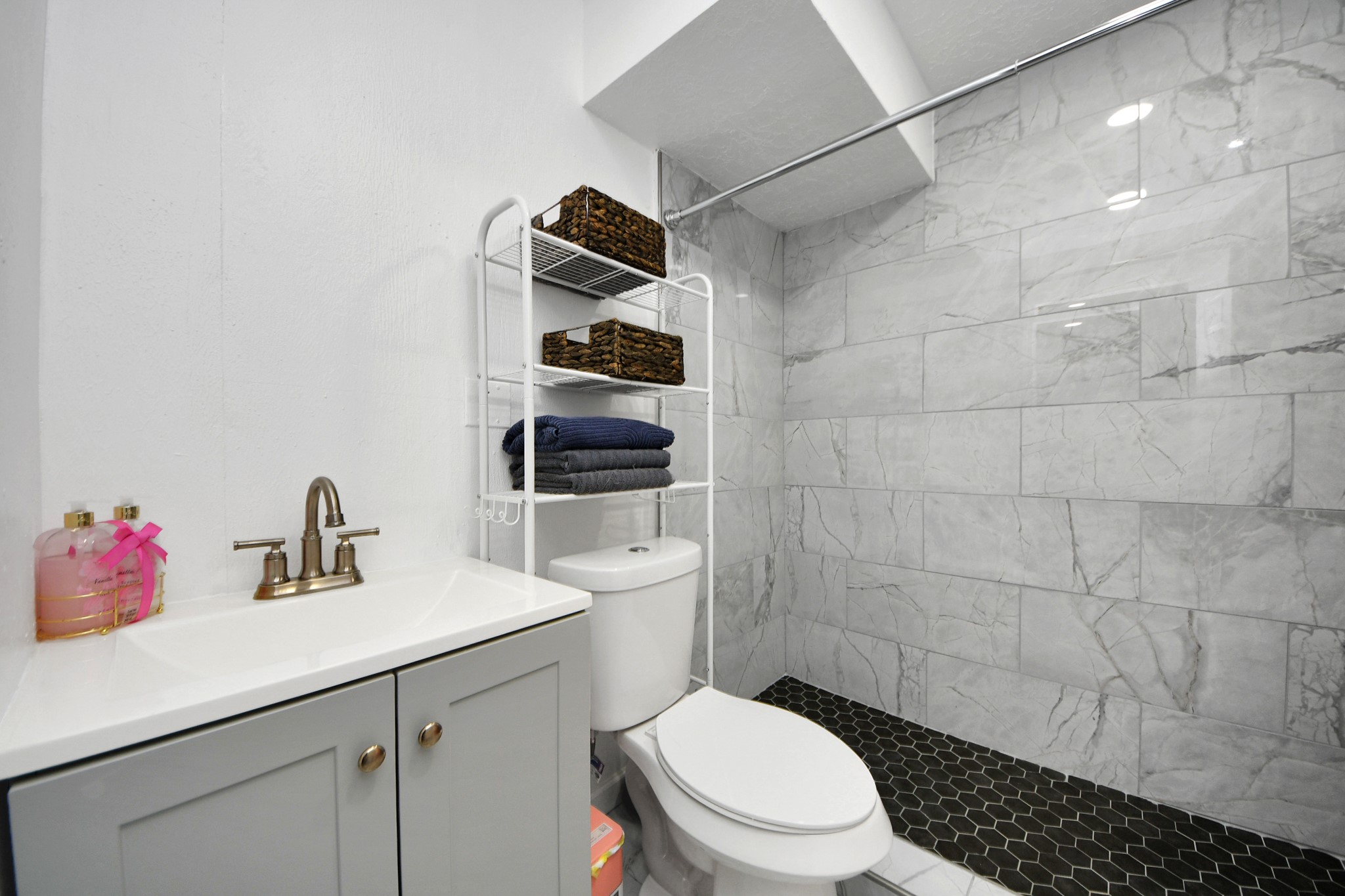 15715 Creekhaven Drive Property Photo 23