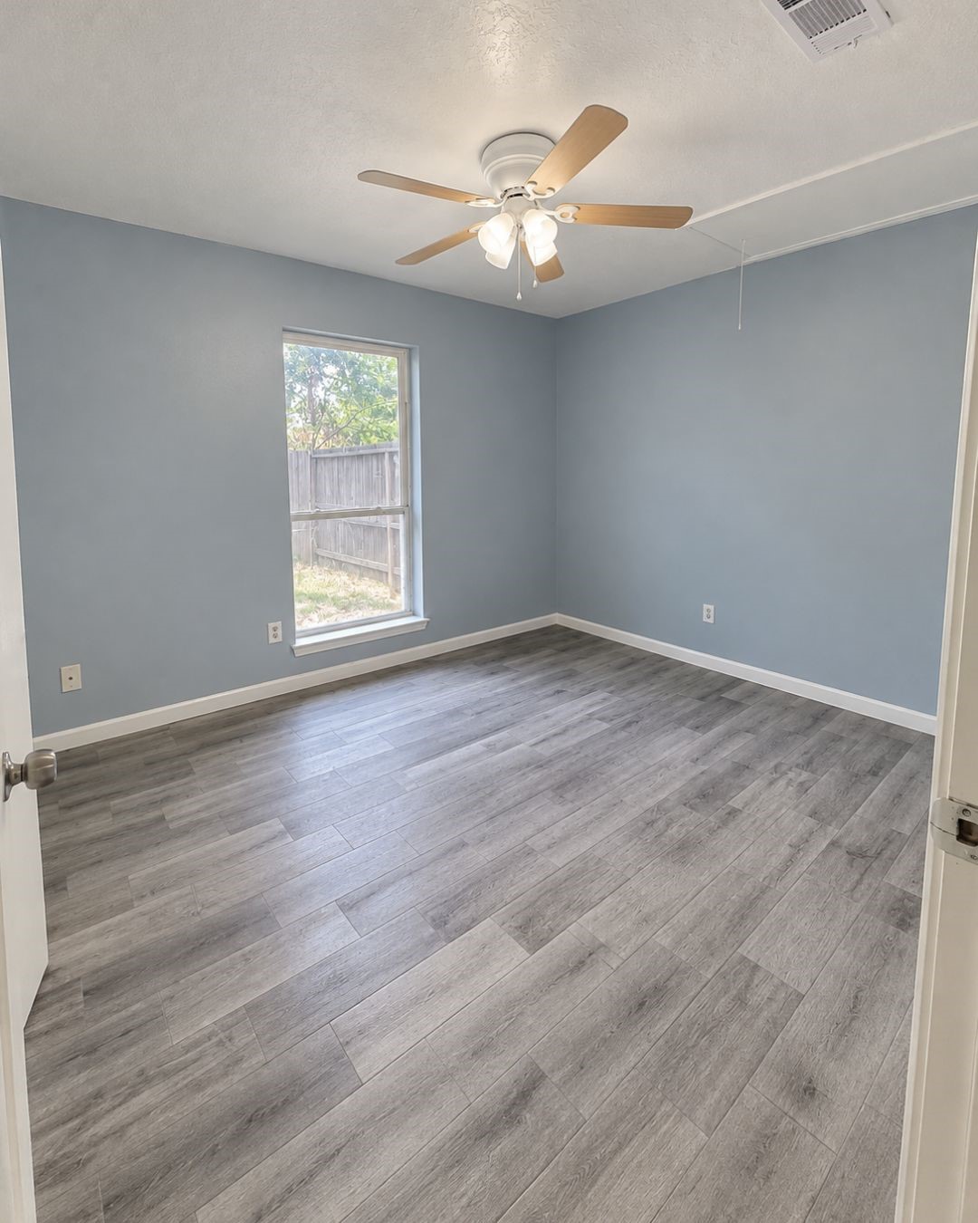 1203 N Pacific Street Property Photo 3