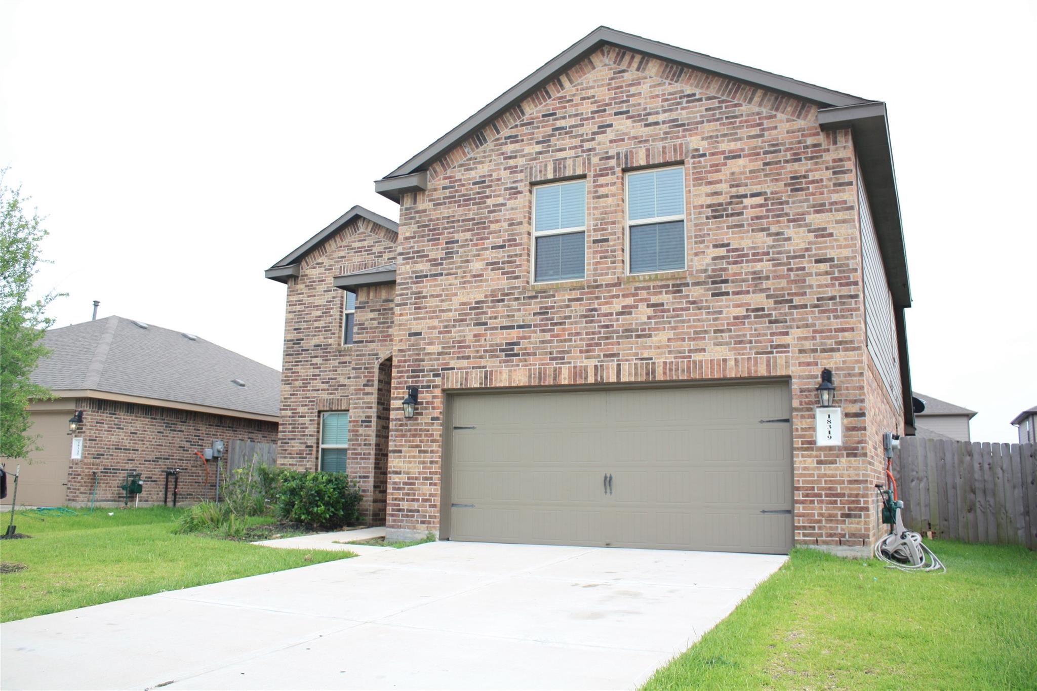 18319 Pin Oak Lake Drive Property Photo 2