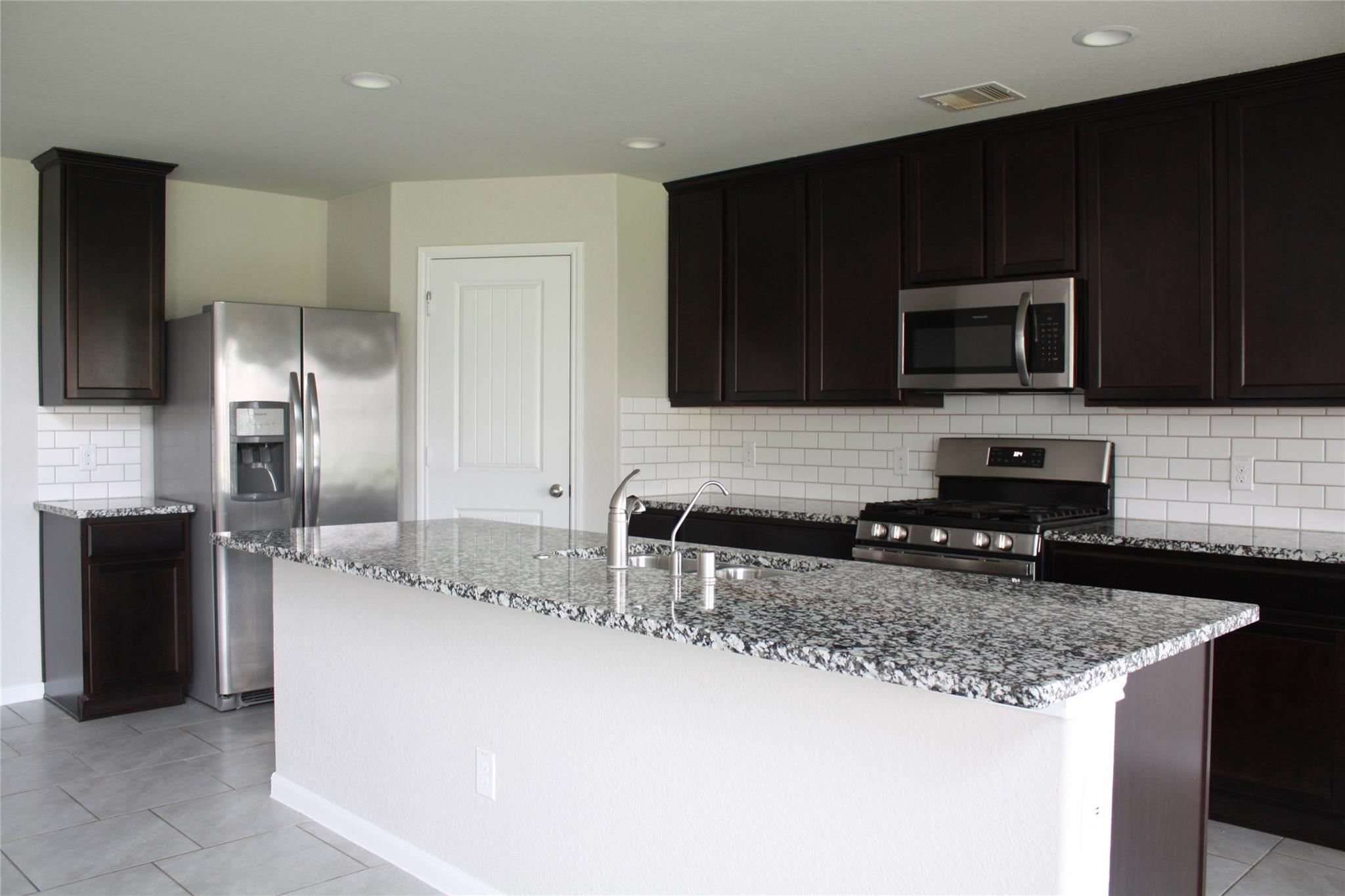 18319 Pin Oak Lake Drive Property Photo 8
