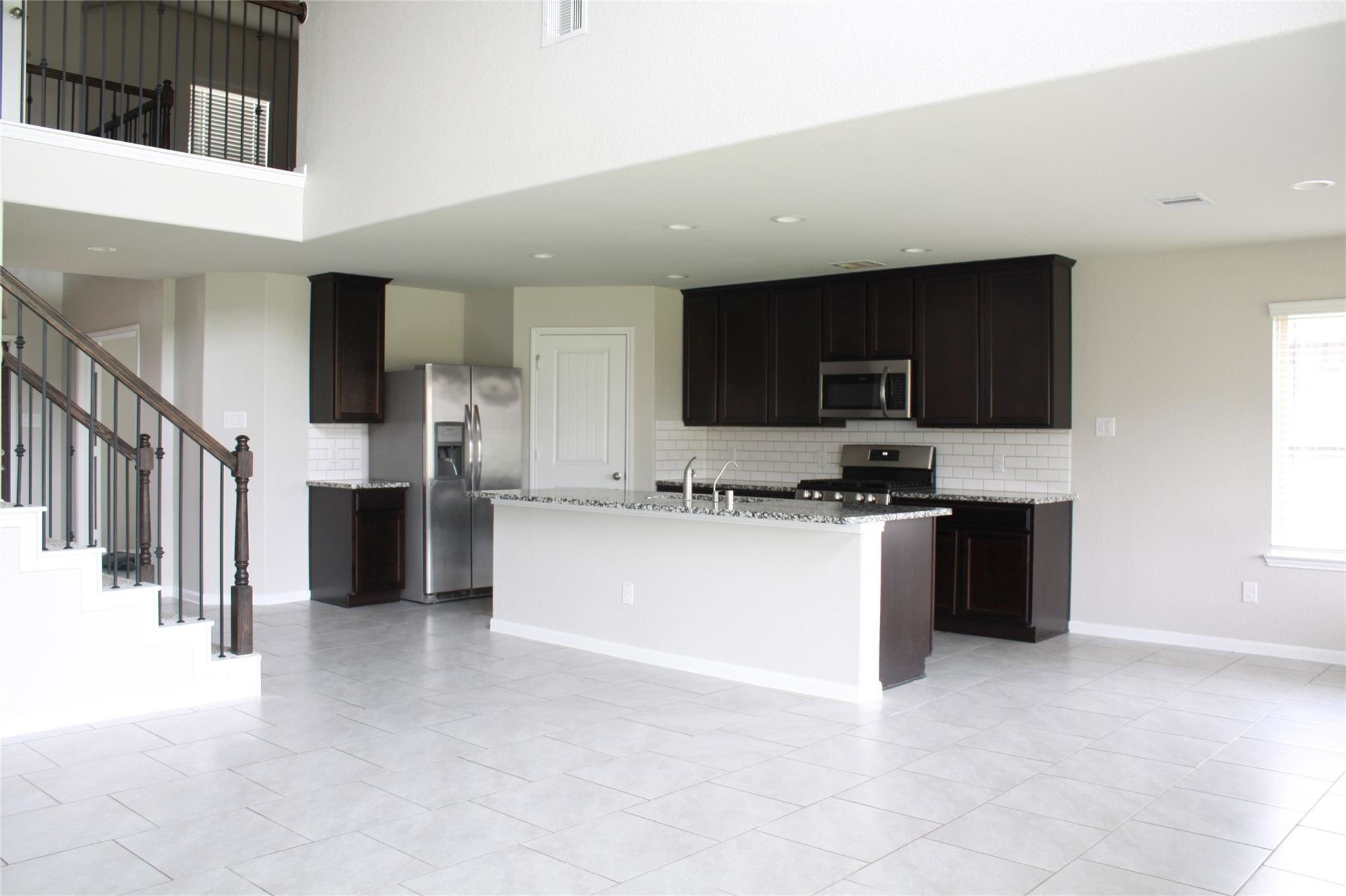 18319 Pin Oak Lake Drive Property Photo 12