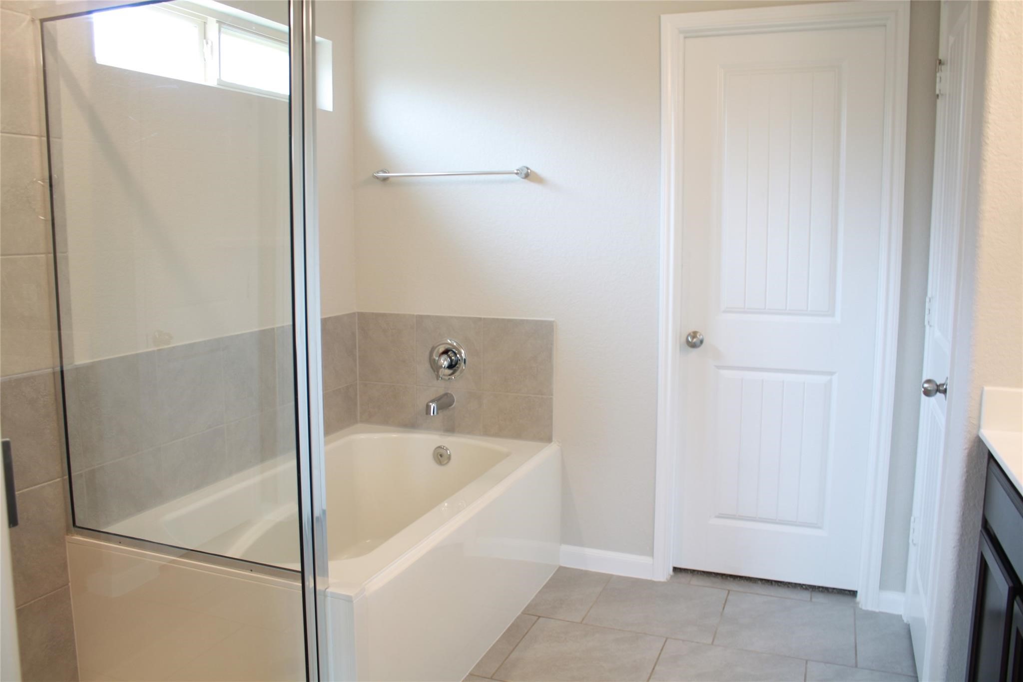 18319 Pin Oak Lake Drive Property Photo 16