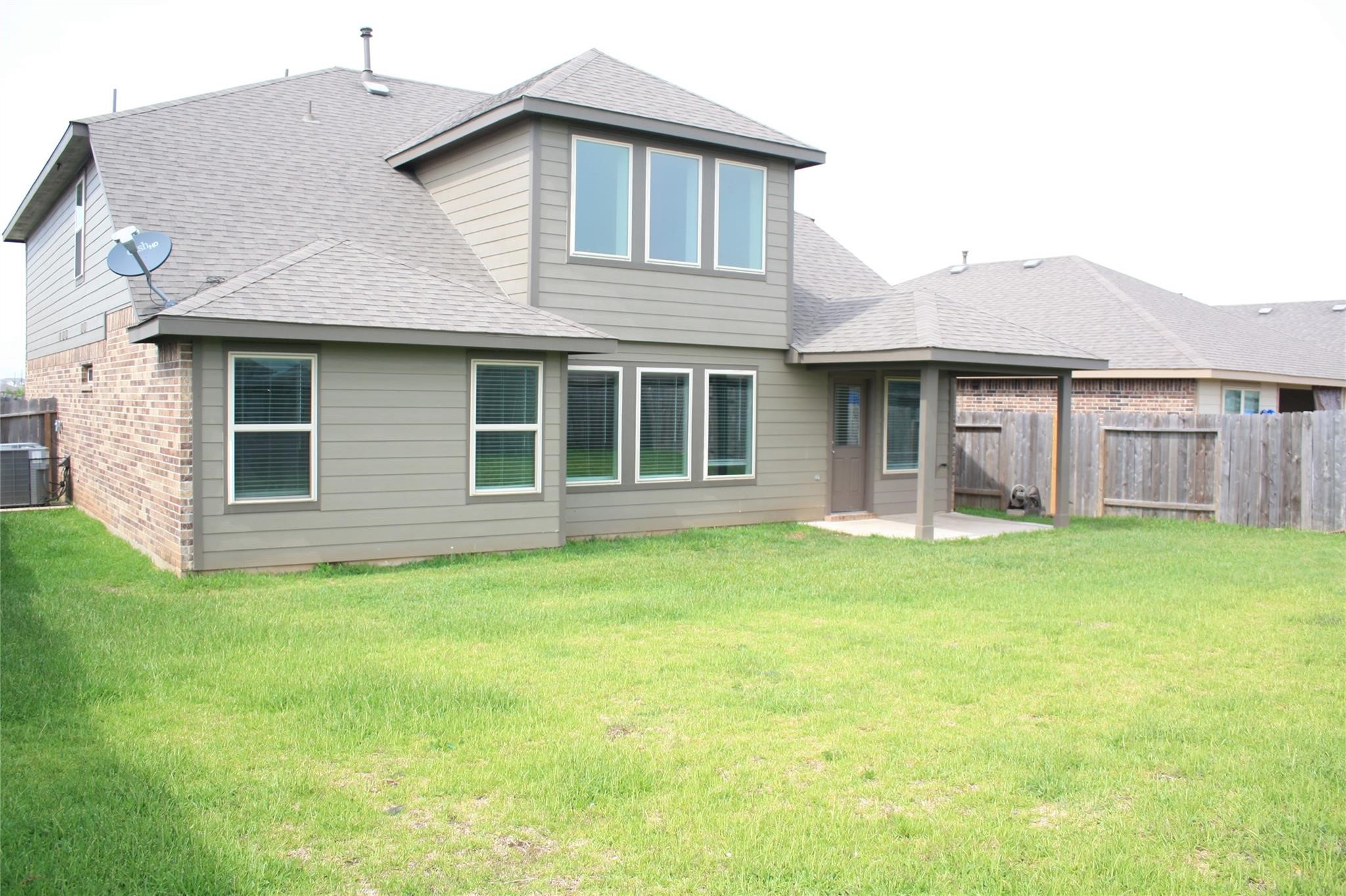 18319 Pin Oak Lake Drive Property Photo 22