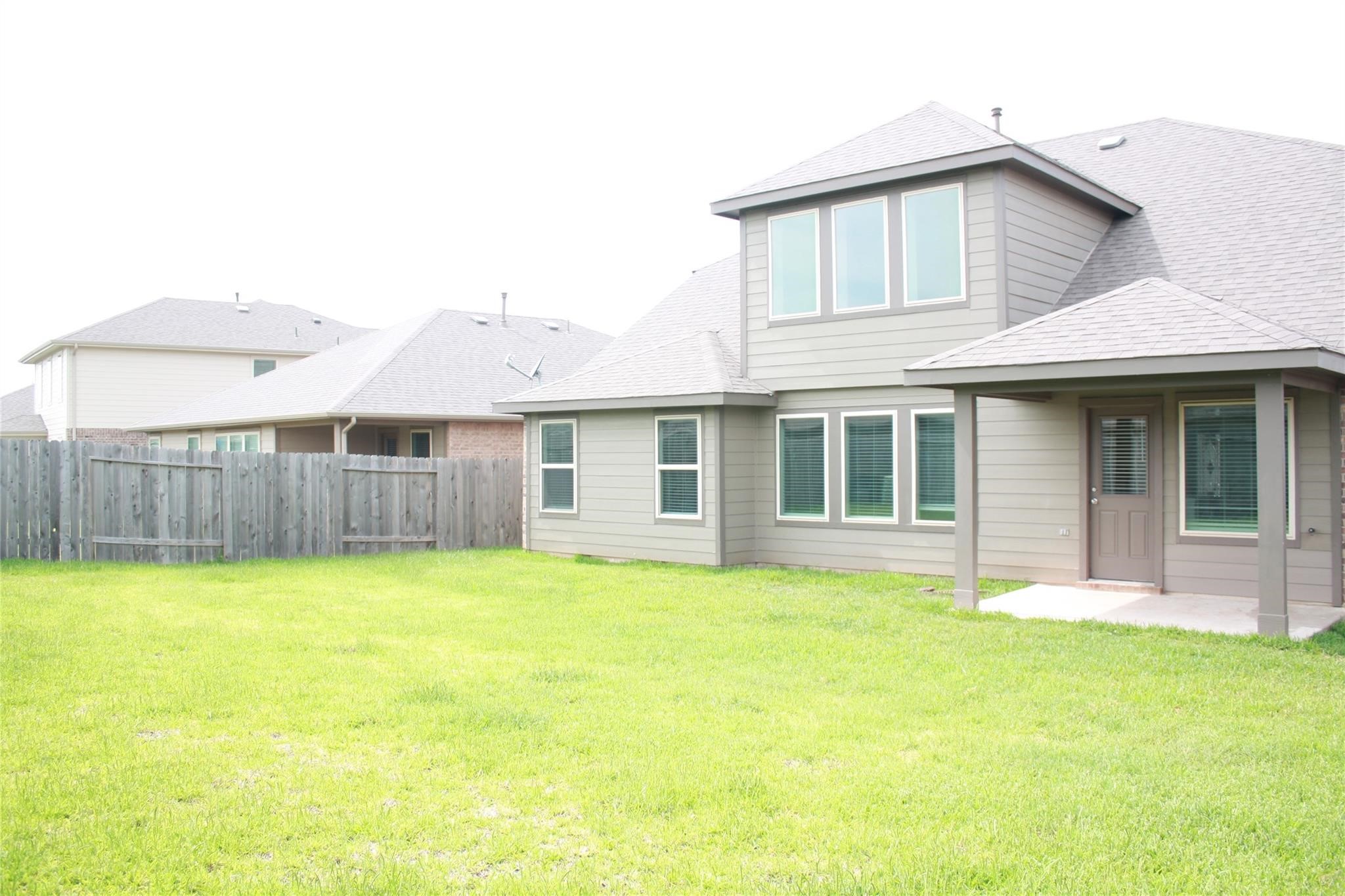 18319 Pin Oak Lake Drive Property Photo 24