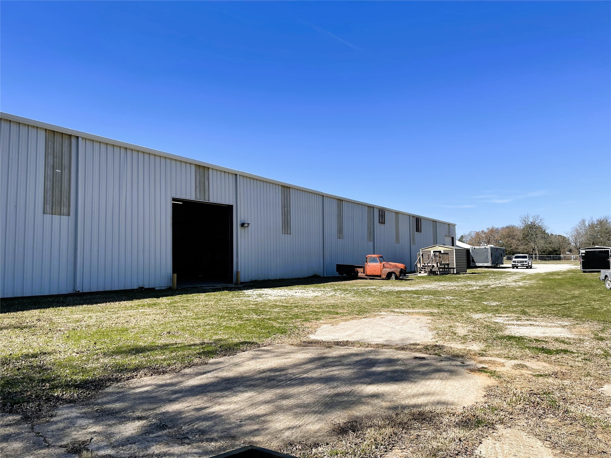 423 State Highway 75 S Property Photo 7