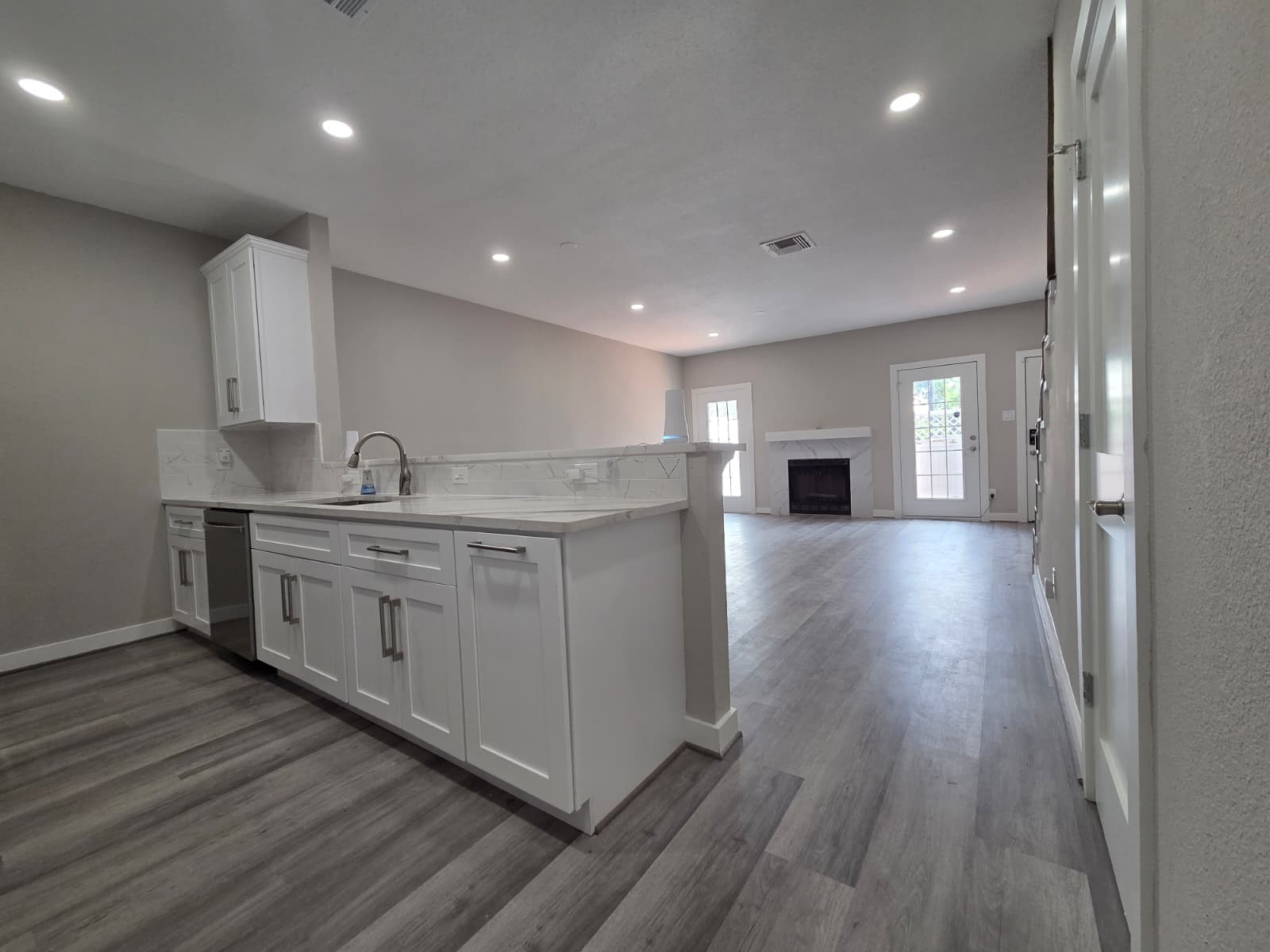 6000 Reims Road 3107 Property Photo 1