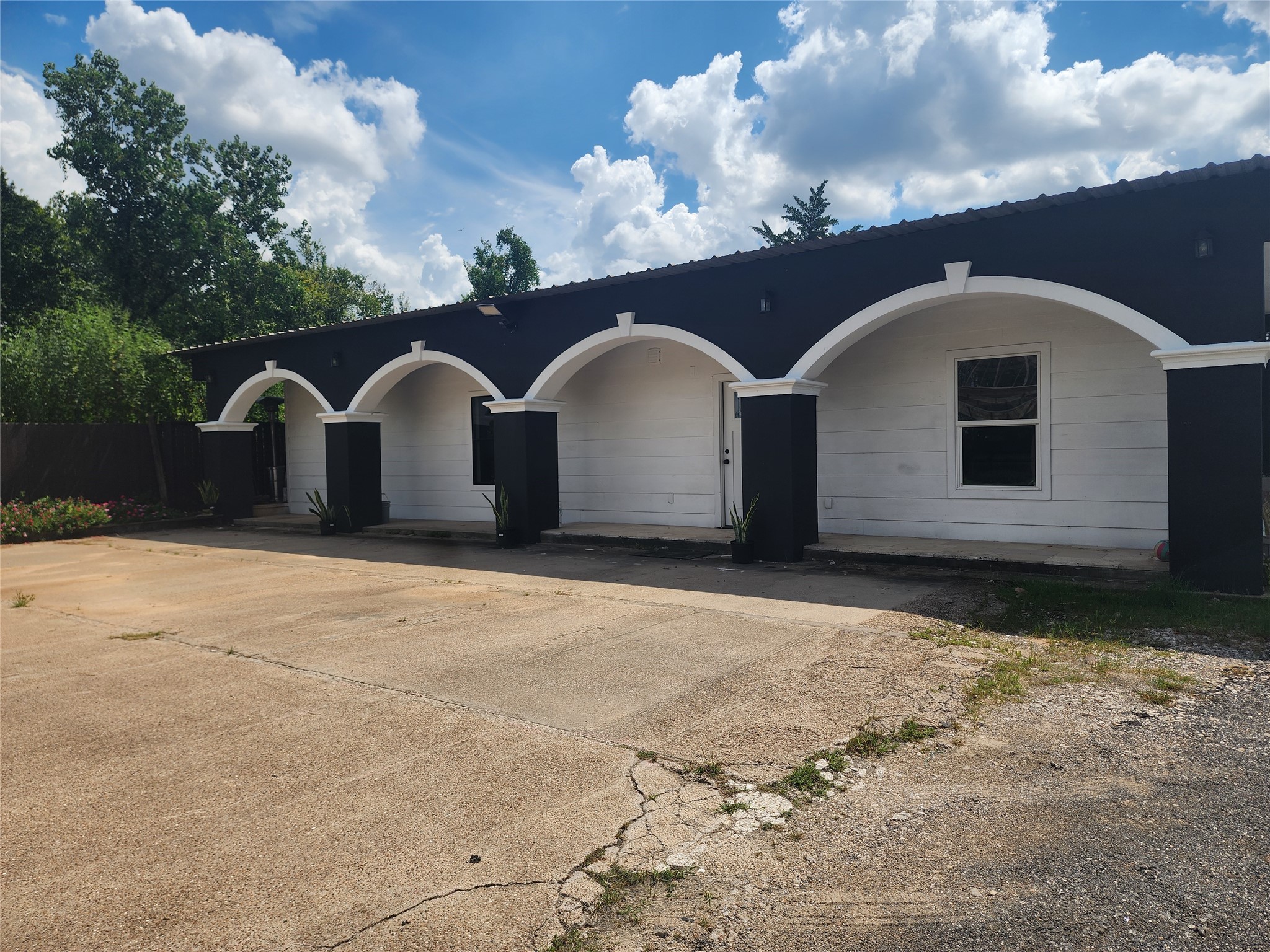 1611 De Soto Street Property Photo 5