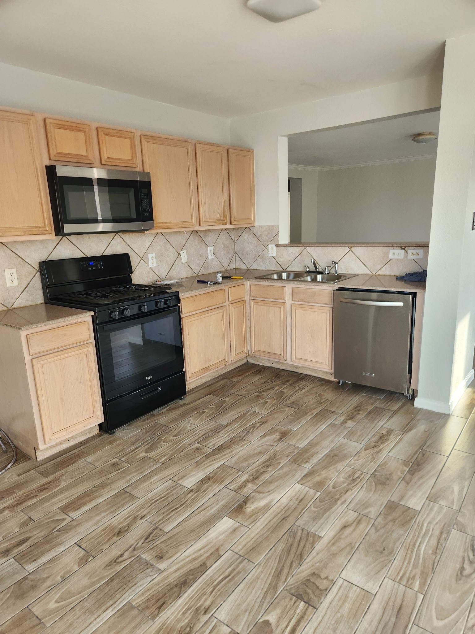 2027 James Madison Drive Property Photo 3