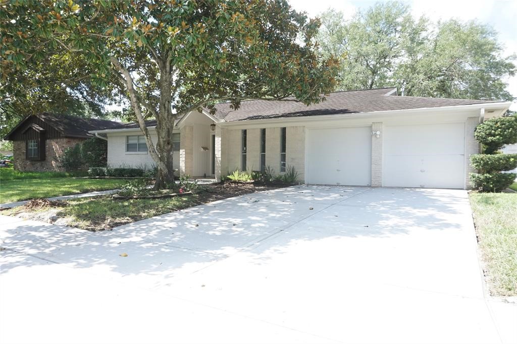 5727 Braesvalley Drive Property Photo 2