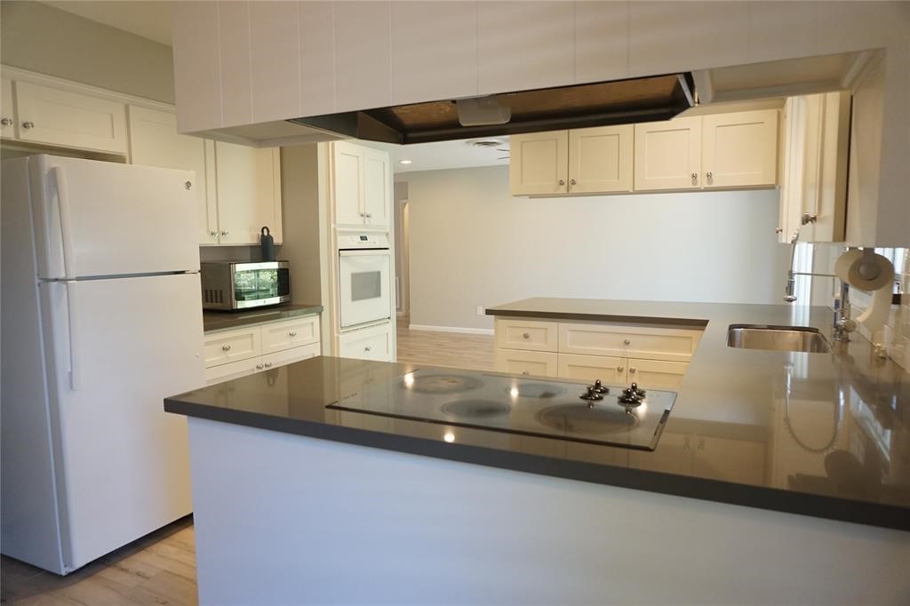 5727 Braesvalley Drive Property Photo 4