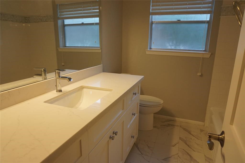 5727 Braesvalley Drive Property Photo 9