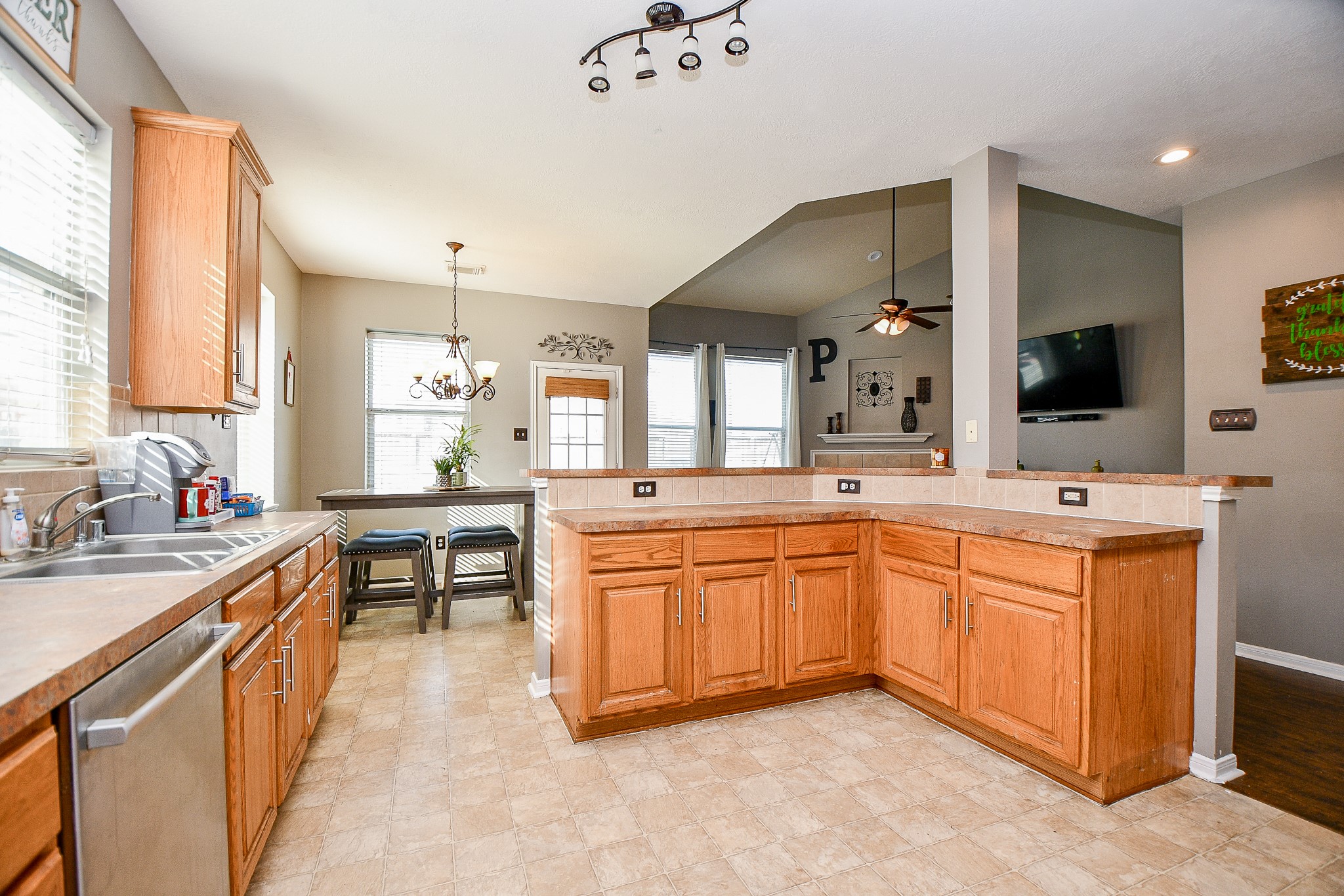 6401 Acorn Court Property Photo 6