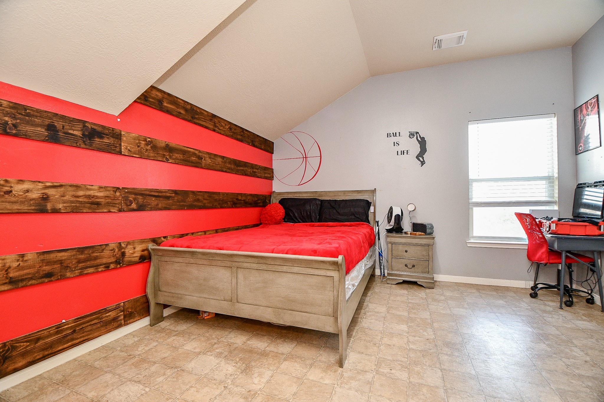 6401 Acorn Court Property Photo 12