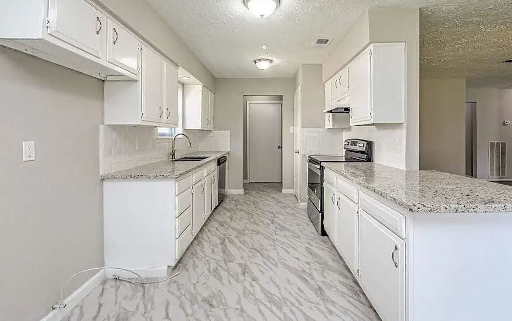 16818 Dutch Ridge Drive Property Photo 8