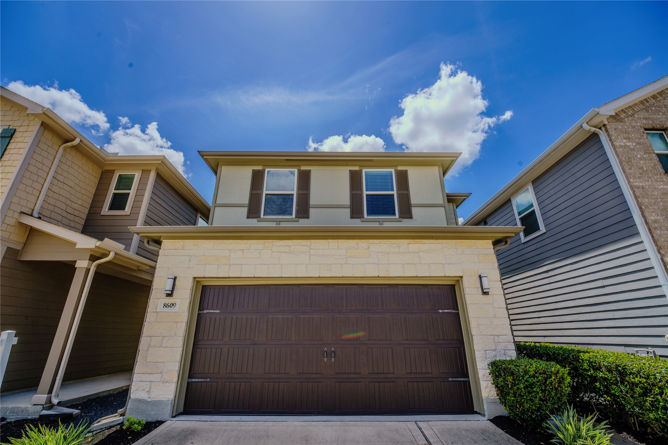8609 Cedar Brook Point Drive Property Photo 1