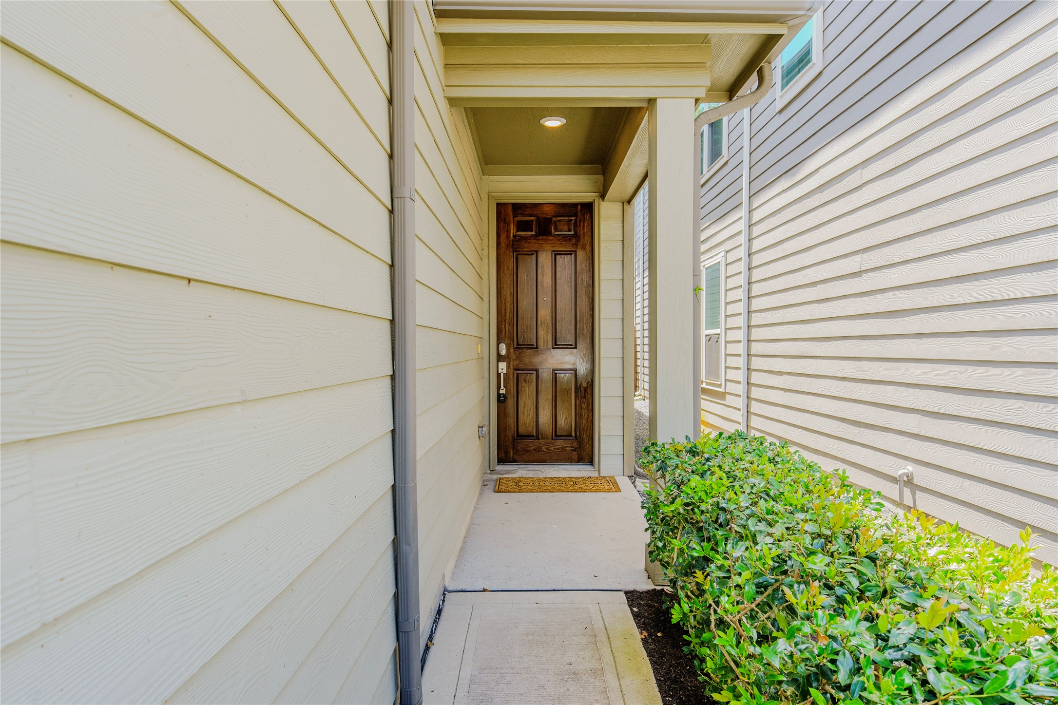 8609 Cedar Brook Point Drive Property Photo 3