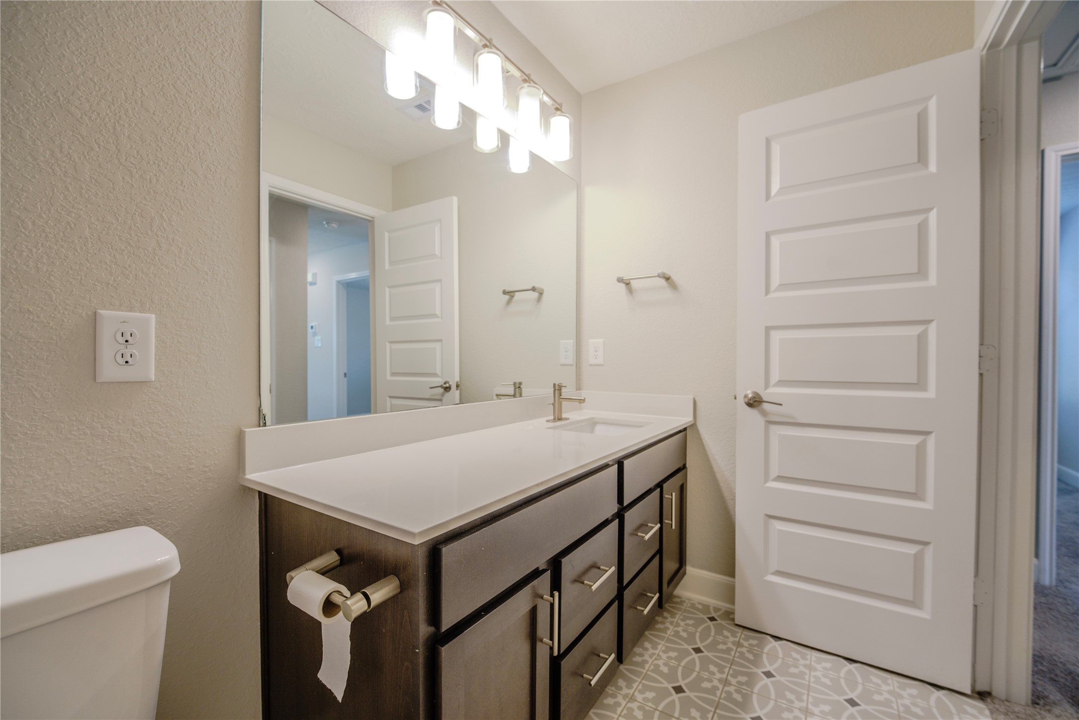 8609 Cedar Brook Point Drive Property Photo 18