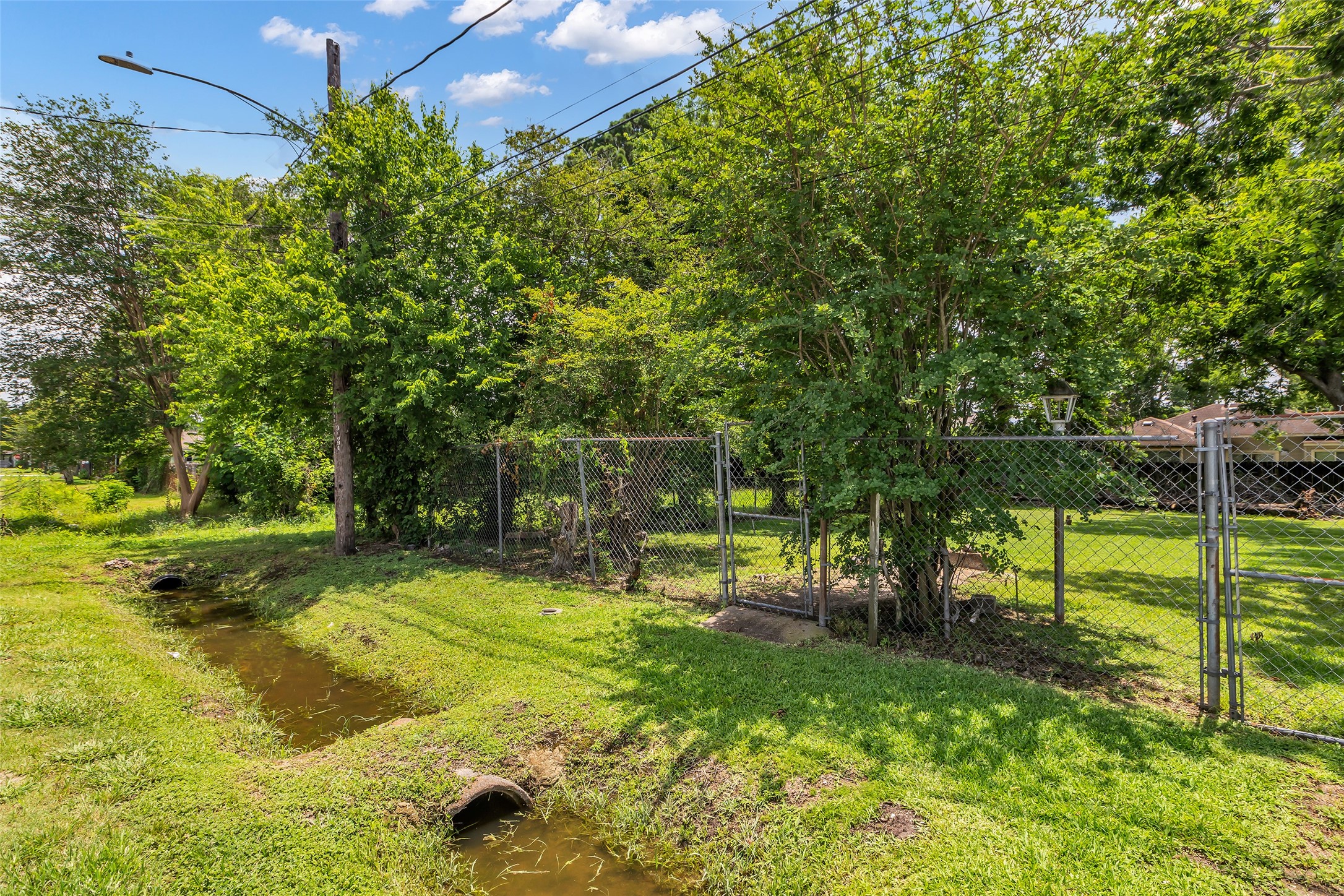 4012 Jewel Street Property Photo 8