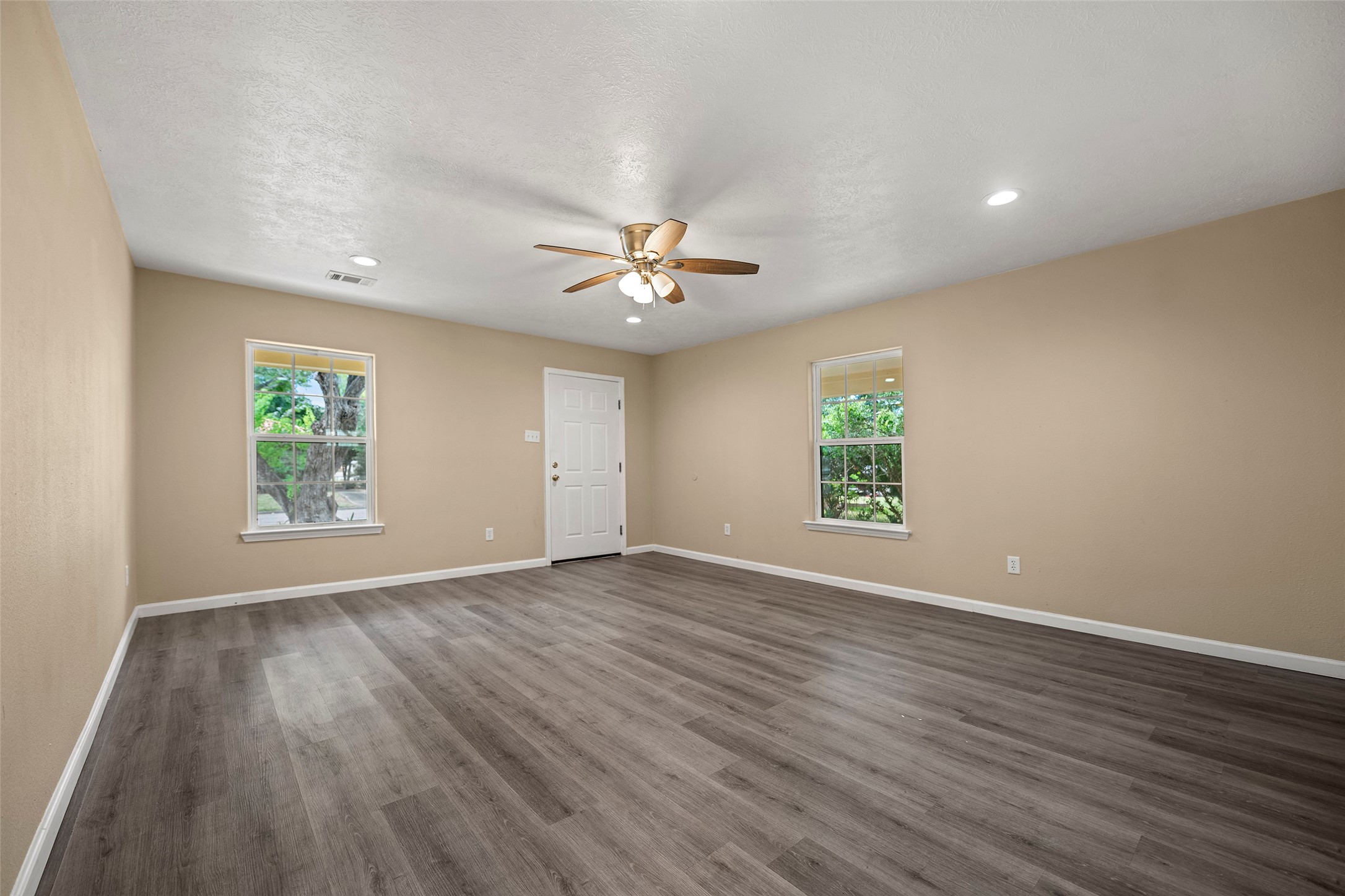 1608 Eastway Street Property Photo 6