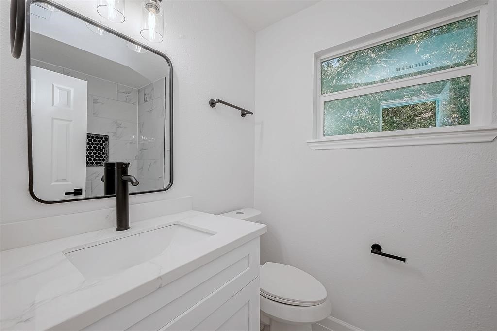 2414 Walnut Bend Lane Property Photo 33